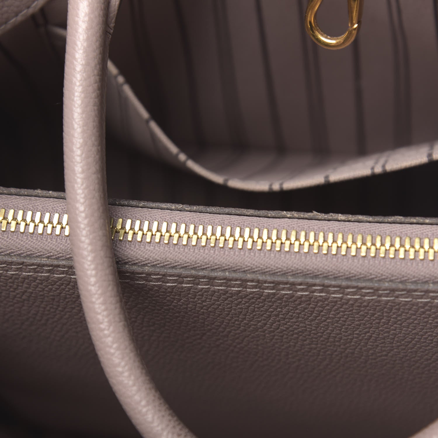 Louis Vuitton Empreinte Montaigne MM Mastic 12 of 20