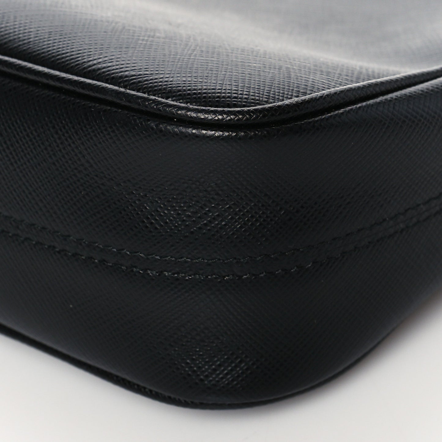 Saffiano Lux Re-Edition 2005 Shoulder Bag Black