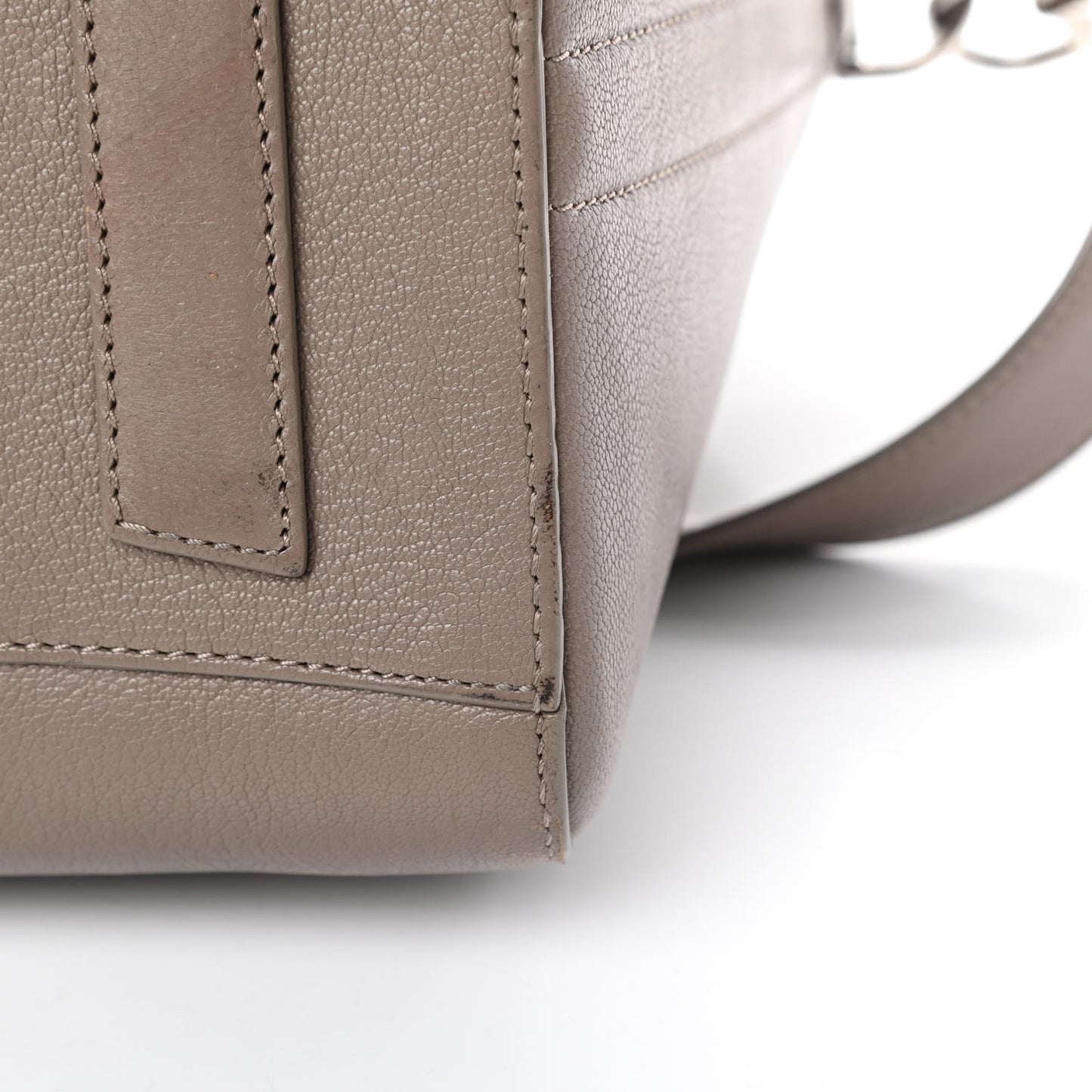Sugar Goatskin Medium Antigona Sand