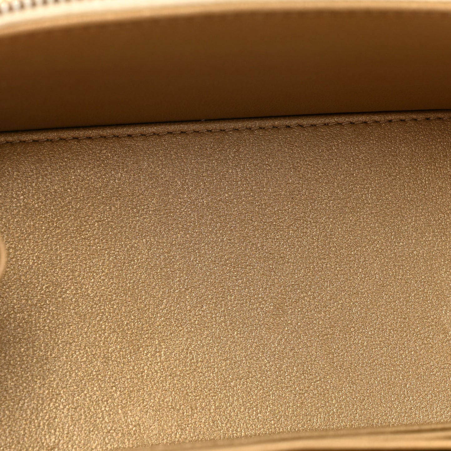 Lambskin Resin Quilted Vanity Case With Chain White