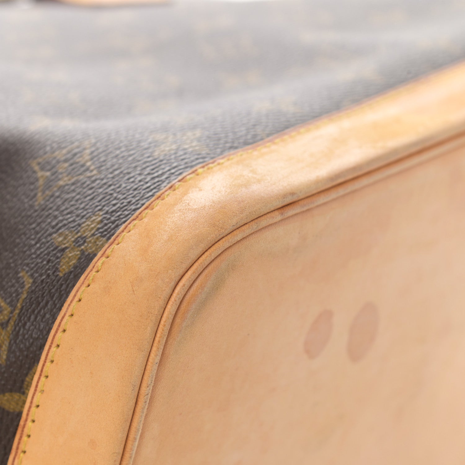 Louis Vuitton Monogram Alma MM 9 of 16