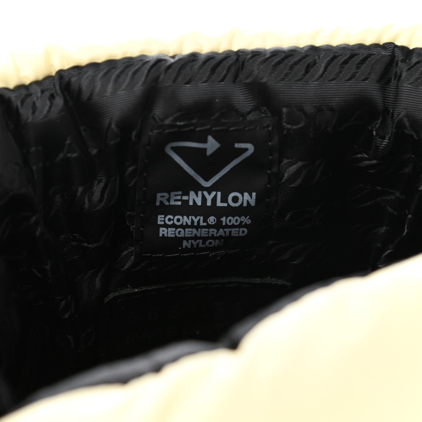 Re-Nylon Piuma Triangle Logo Padded Drawcord 20mm Snow Boots 36 Avorio