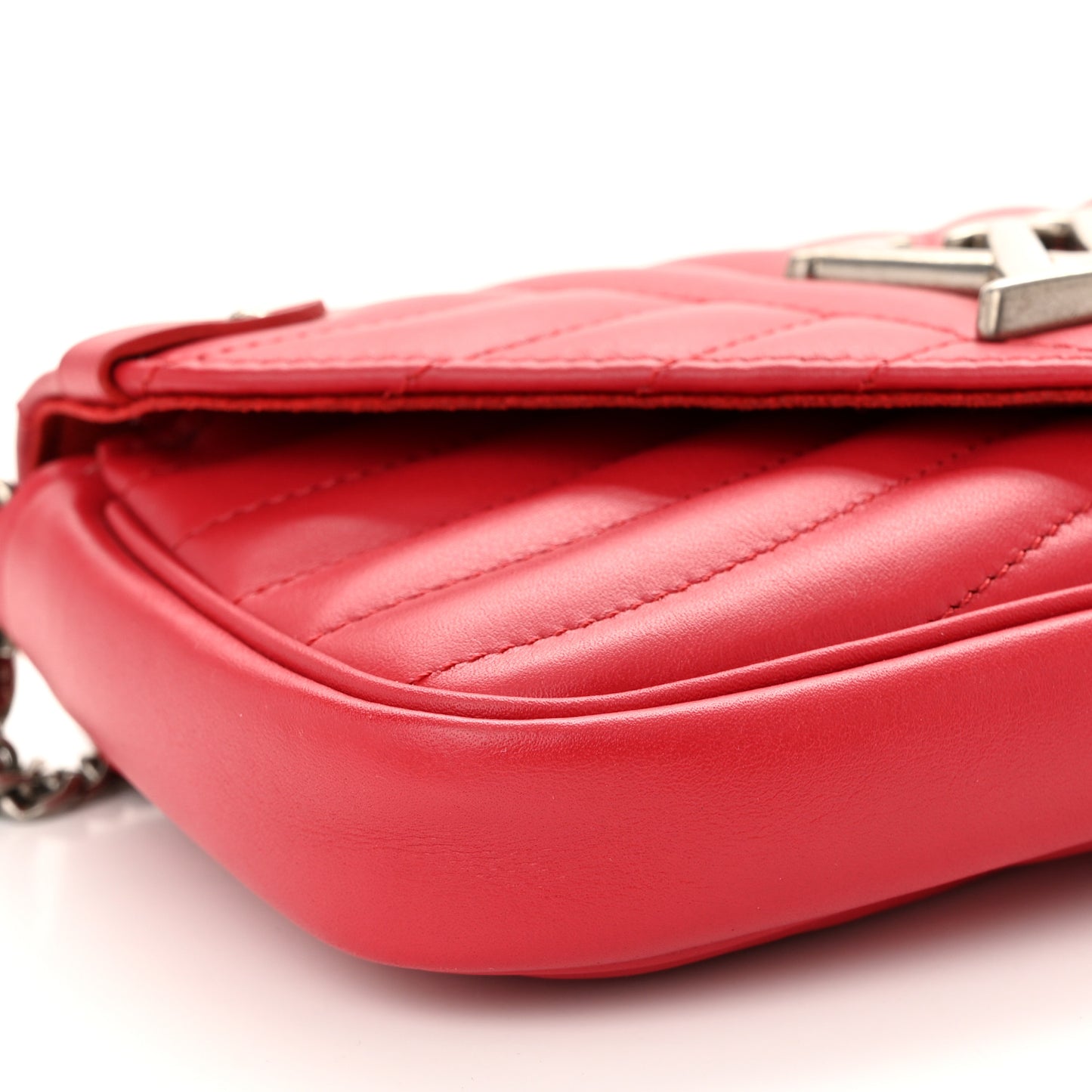 Calfskin New Wave Chain Pochette Scarlet