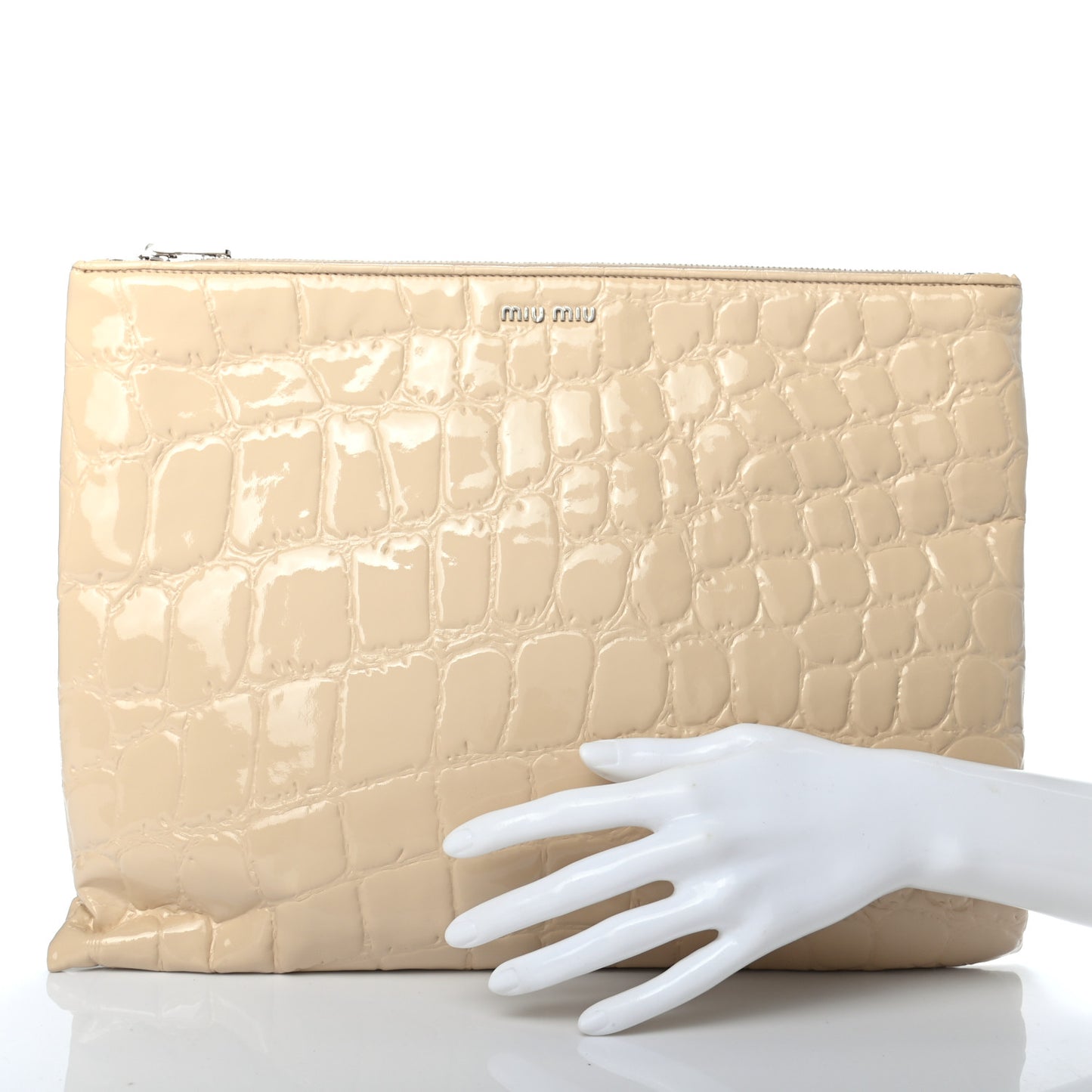 Vernice Alligator Embossed Clutch Sabbia
