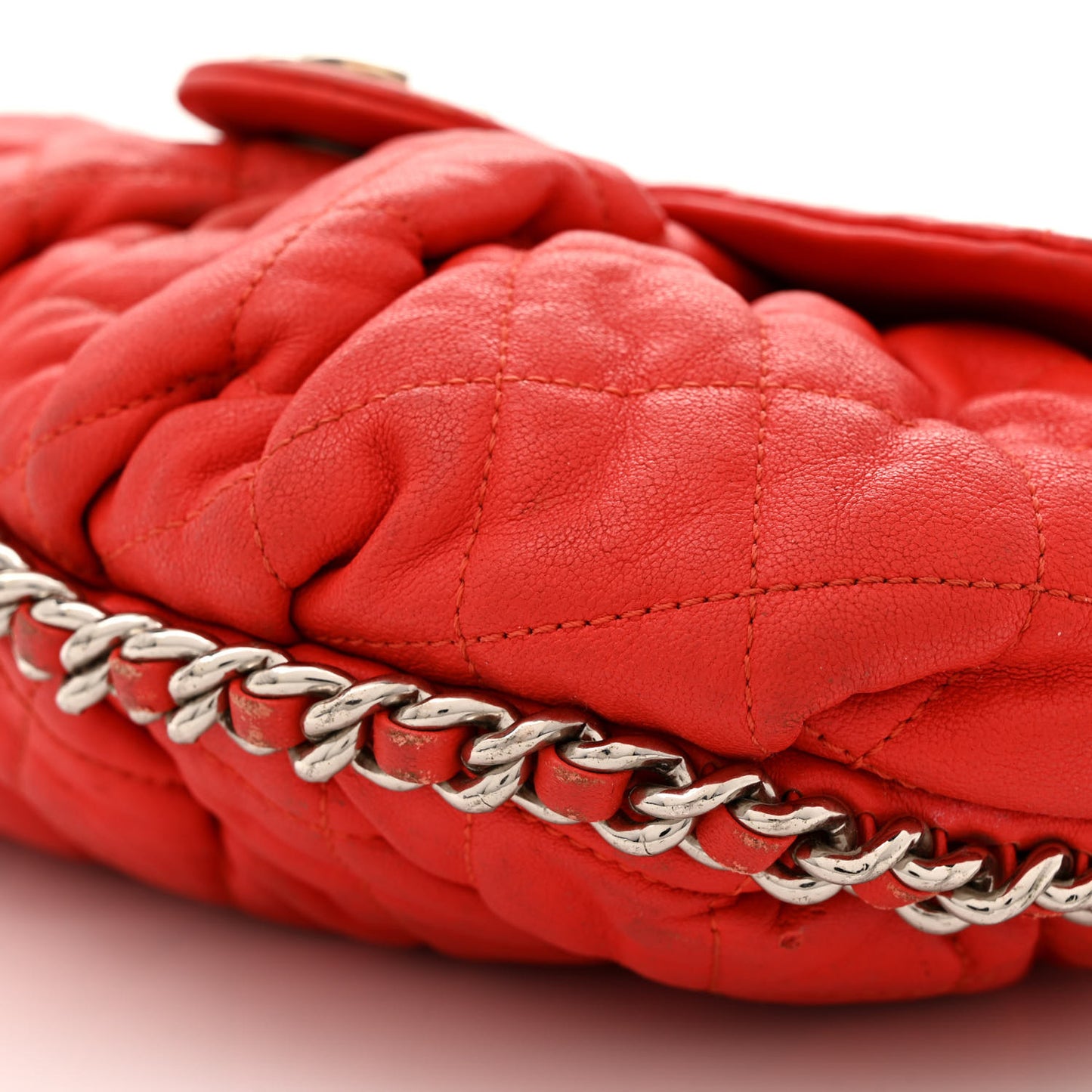 Washed Lambskin Quilted Medium Chain Around Messenger Red