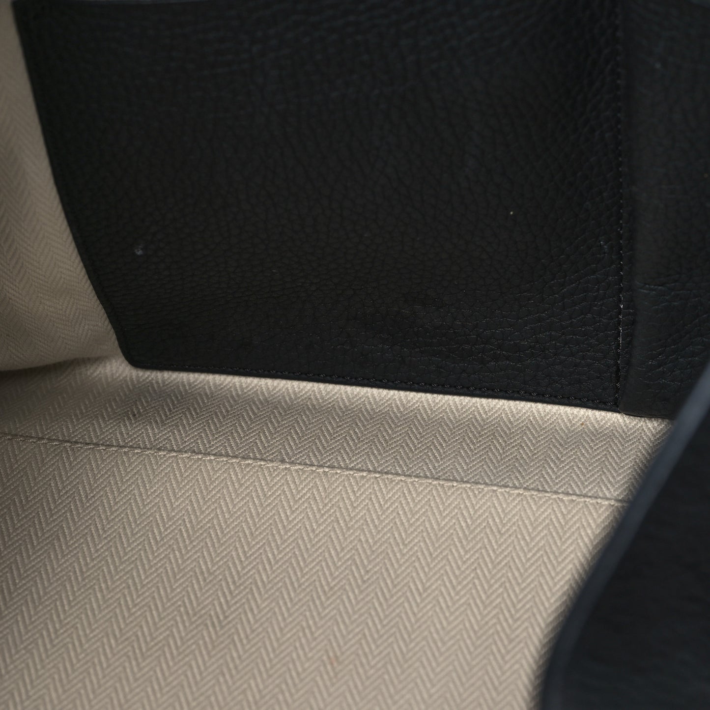 Matte Grained Calfskin Soft Margaux 15 Black