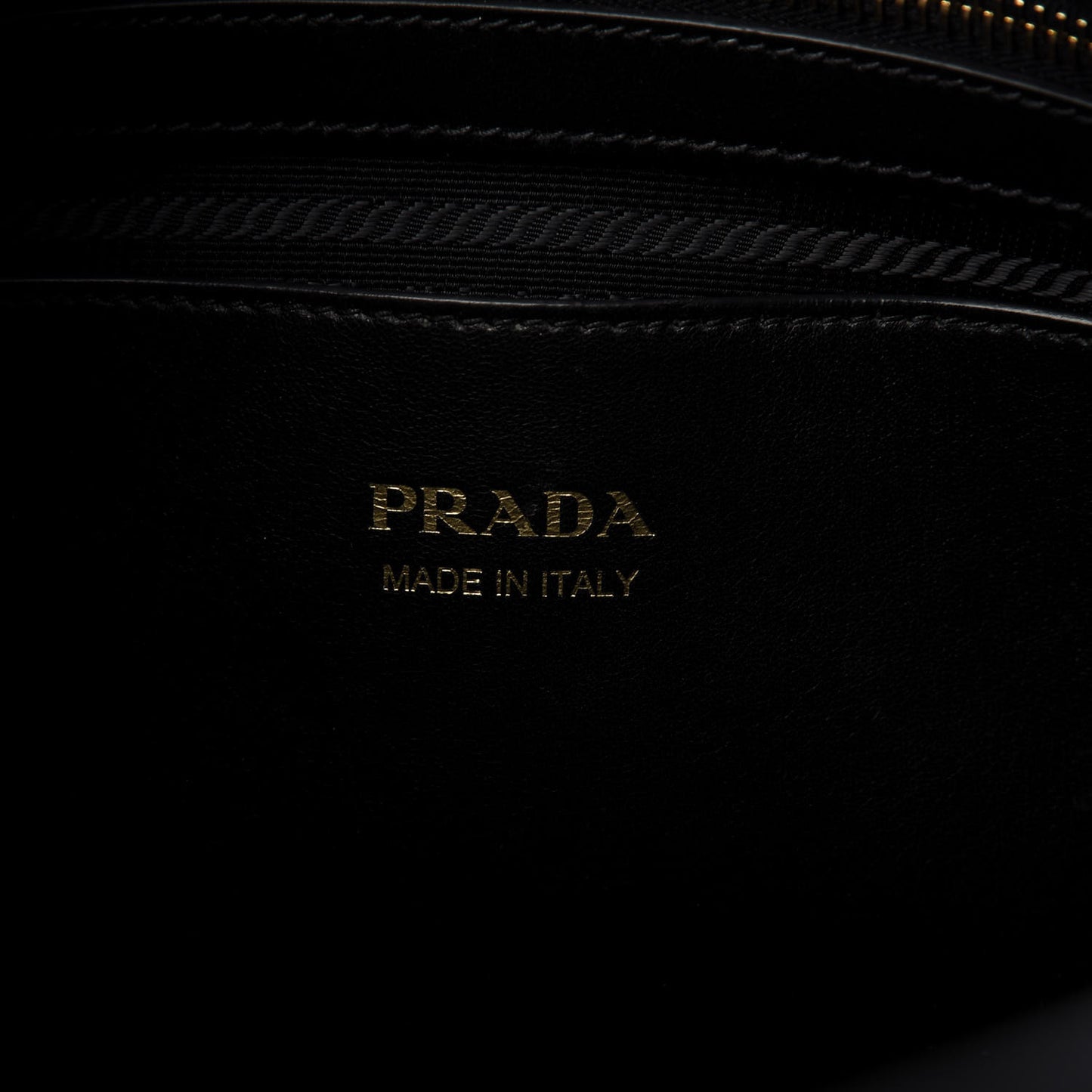 Saffiano City Calf Medium Esplanade Tote Fuoco Black