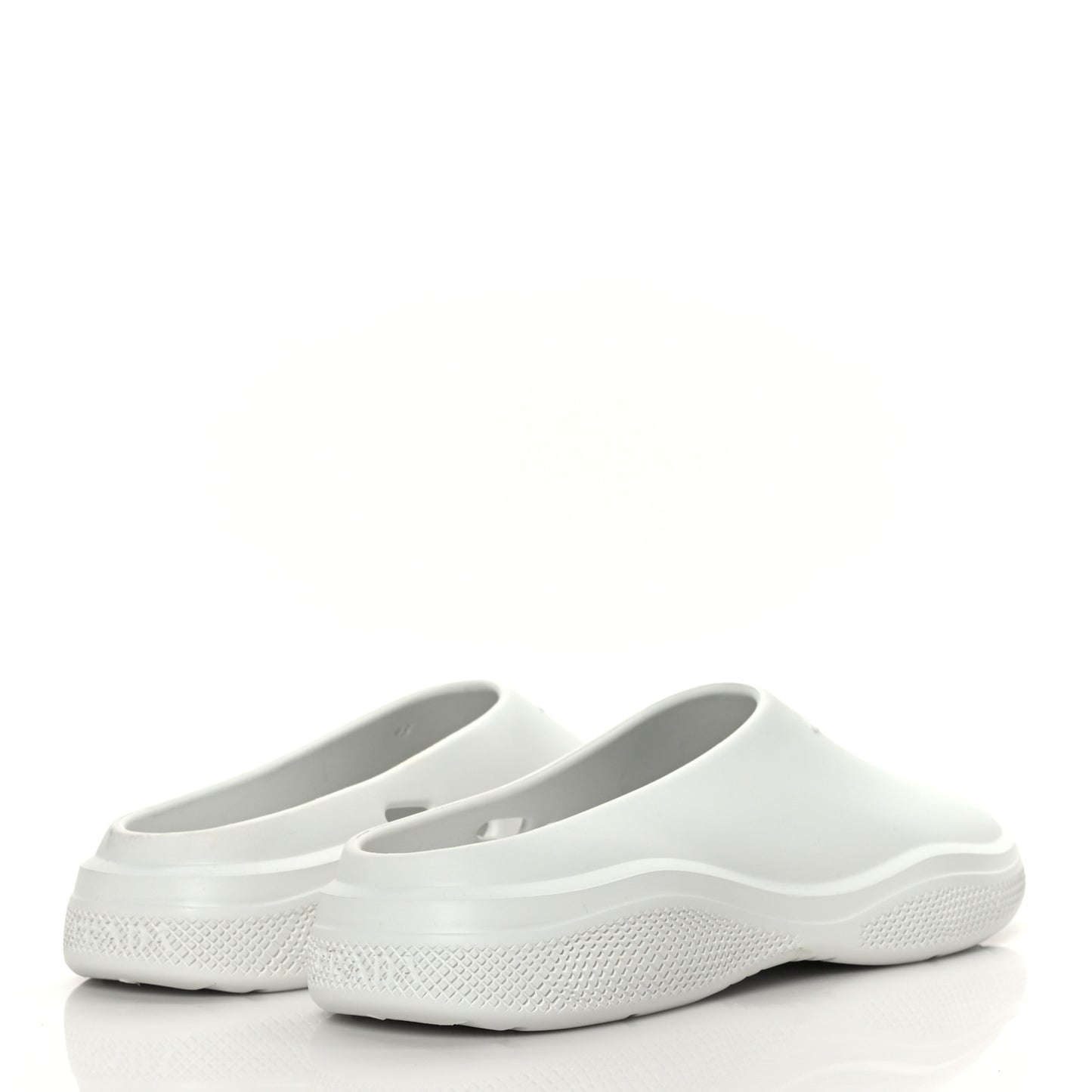 Soft Mellow Rubber Triangle Logo Embossed Mens Mules 45 White