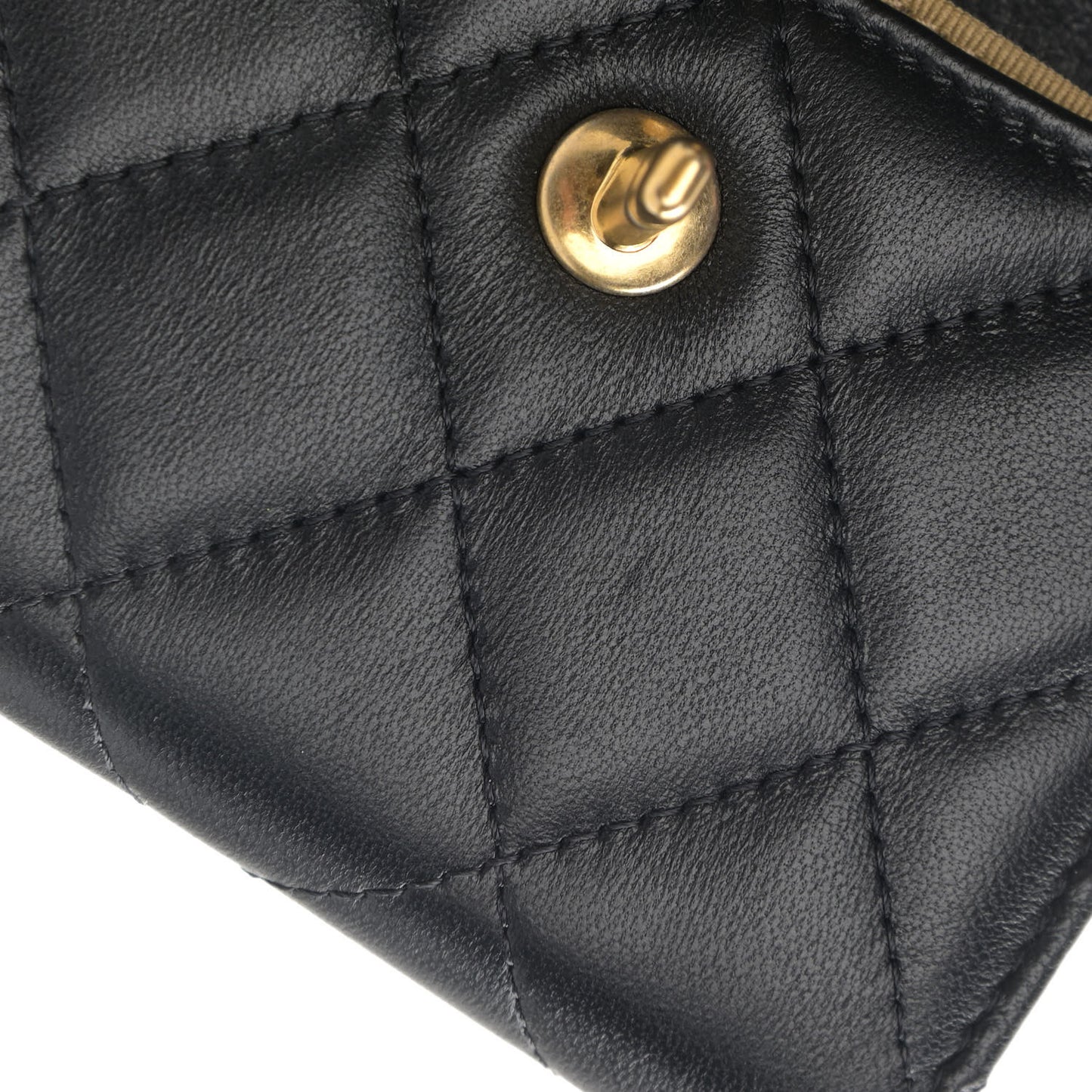 Lambskin Quilted Pearl Crush Clutch With Chain Black
