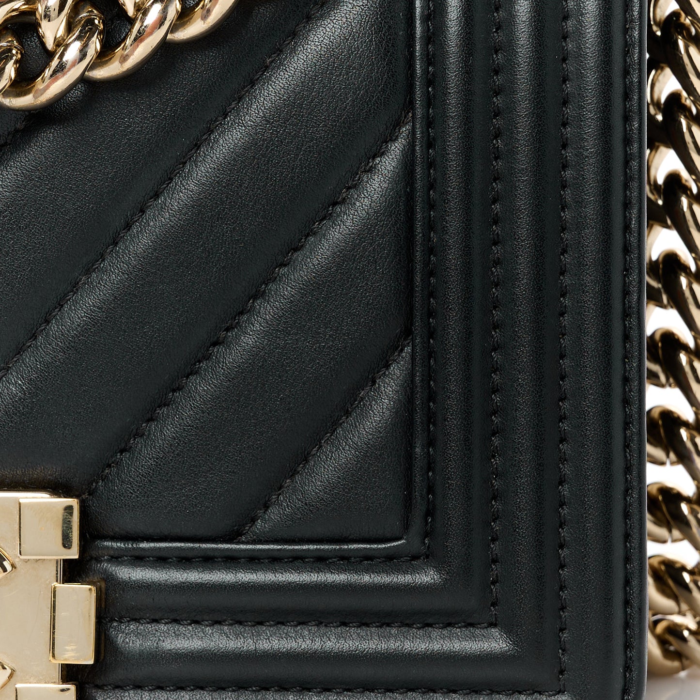 Lambskin Chevron Quilted Small Boy Flap Black