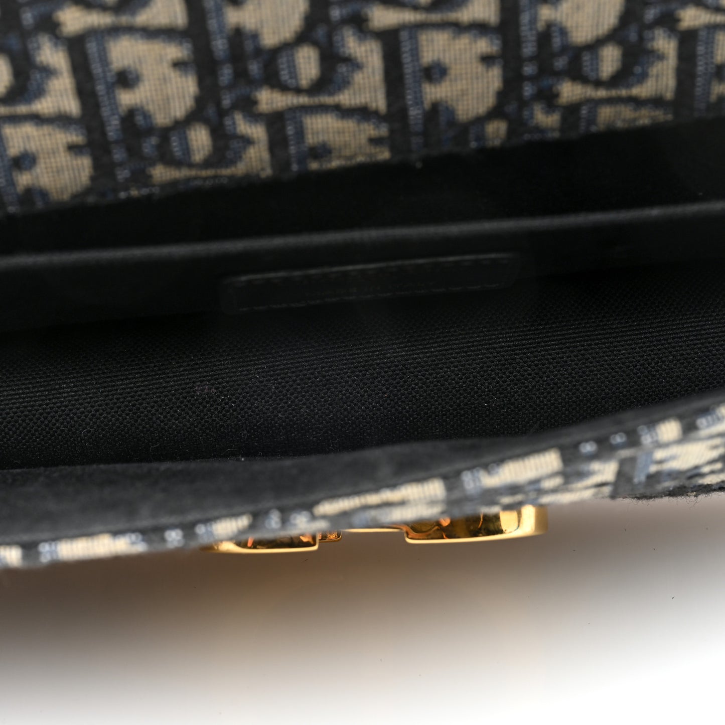 Oblique 30 Montaigne East West Chain Flap Bag Blue