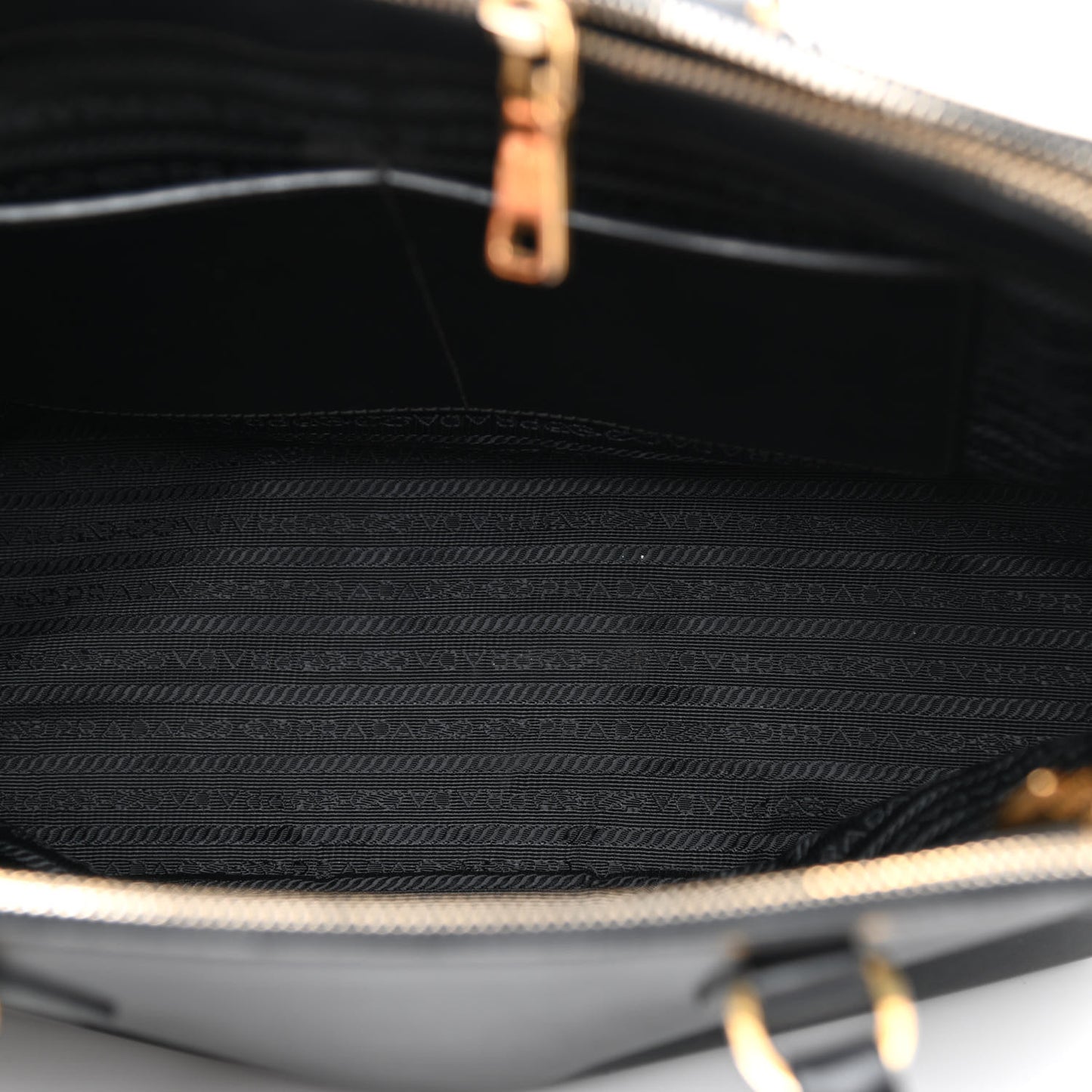 Saffiano Medium Galleria Double Zip Tote Black