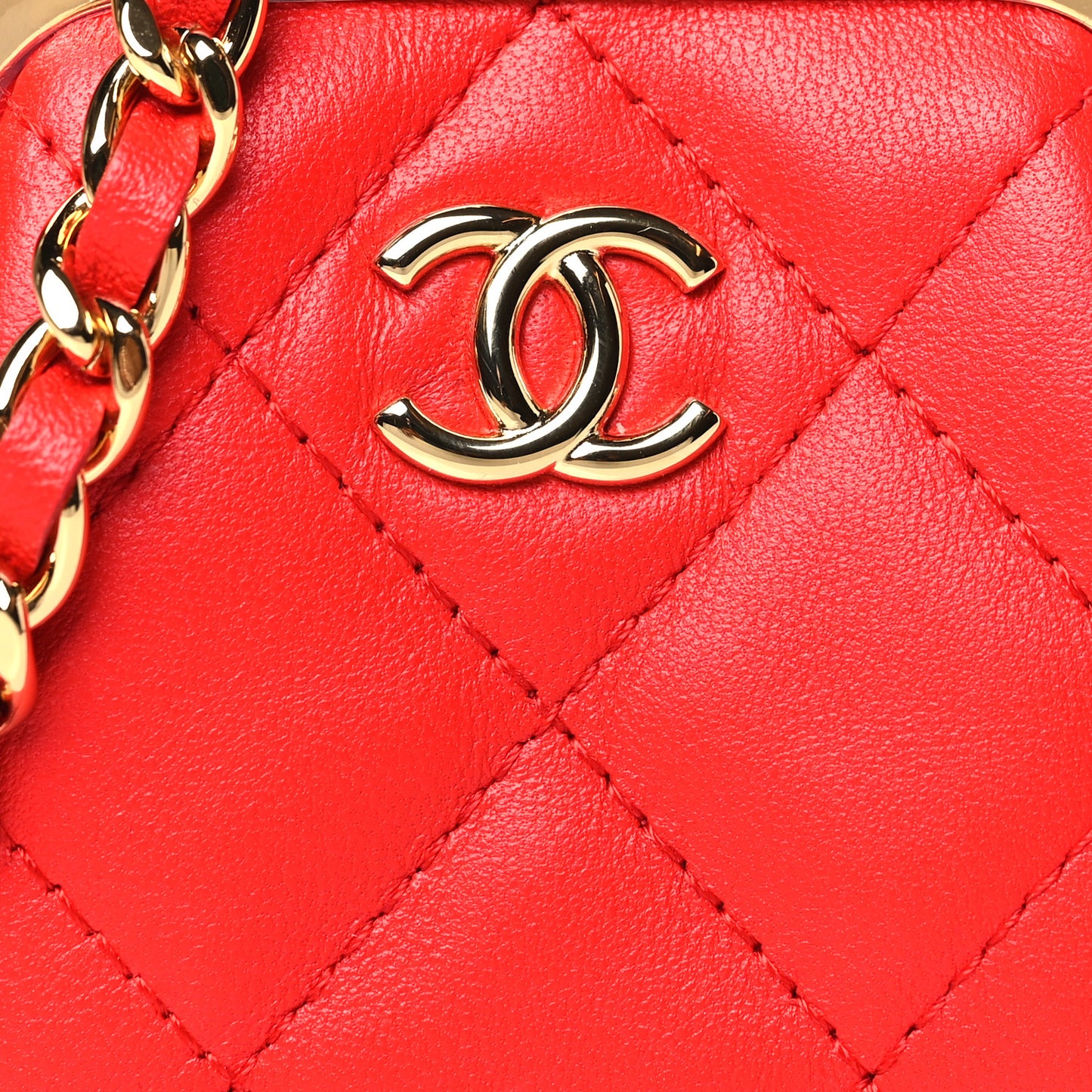 Lambskin Quilted Mini Kiss Lock Clutch With Chain Red