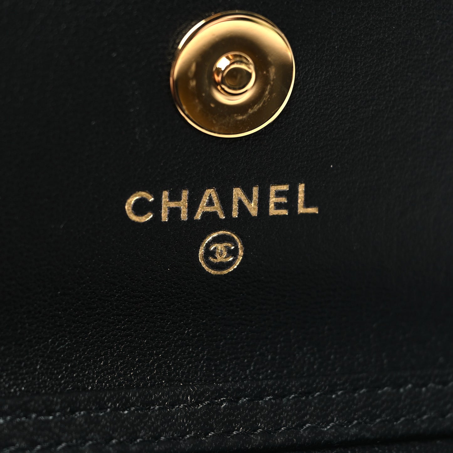 Lambskin Quilted Zirconium Clutch With Chain Black