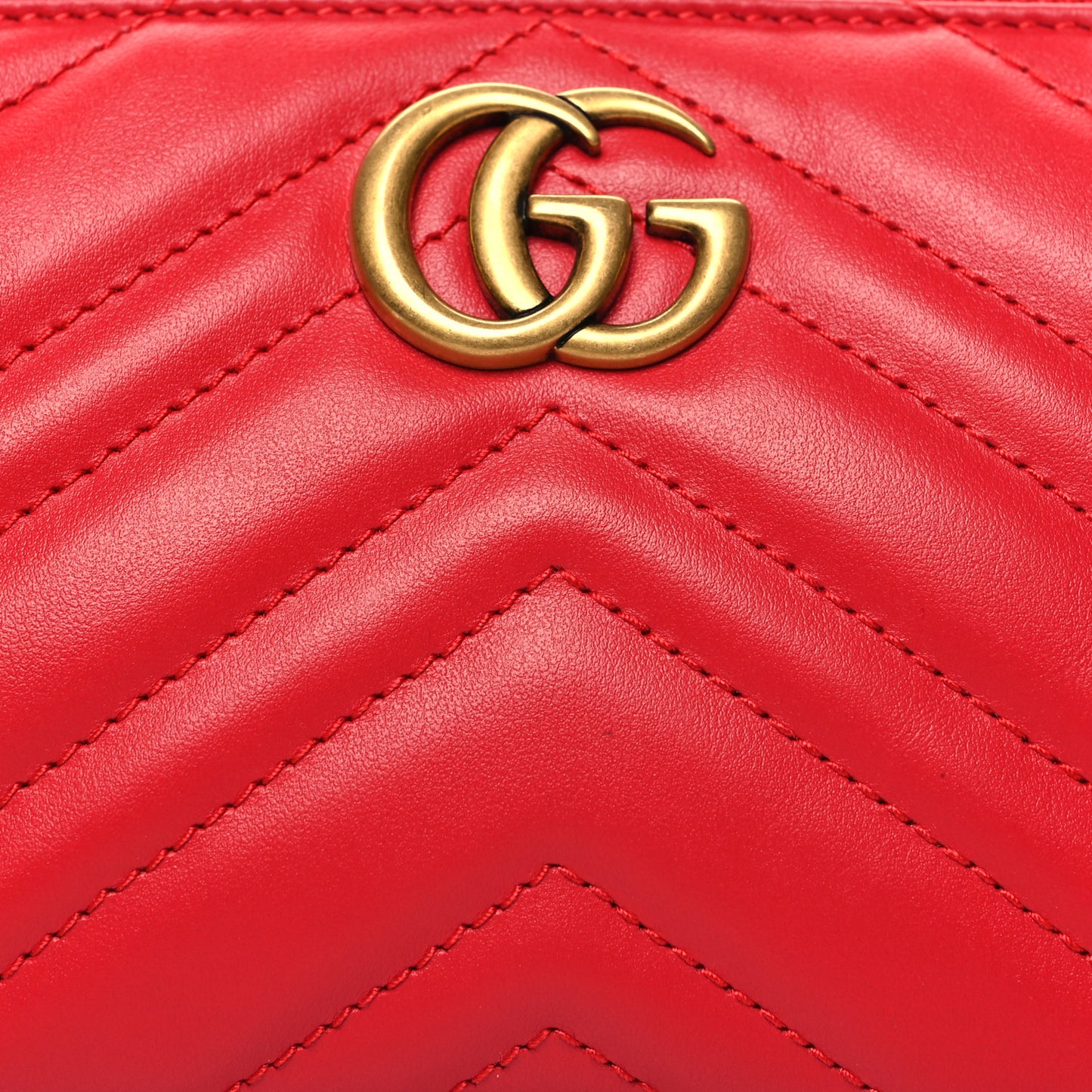 Calfskin Matelasse Chevron GG Marmont Sling Shoulder Bag Rosso