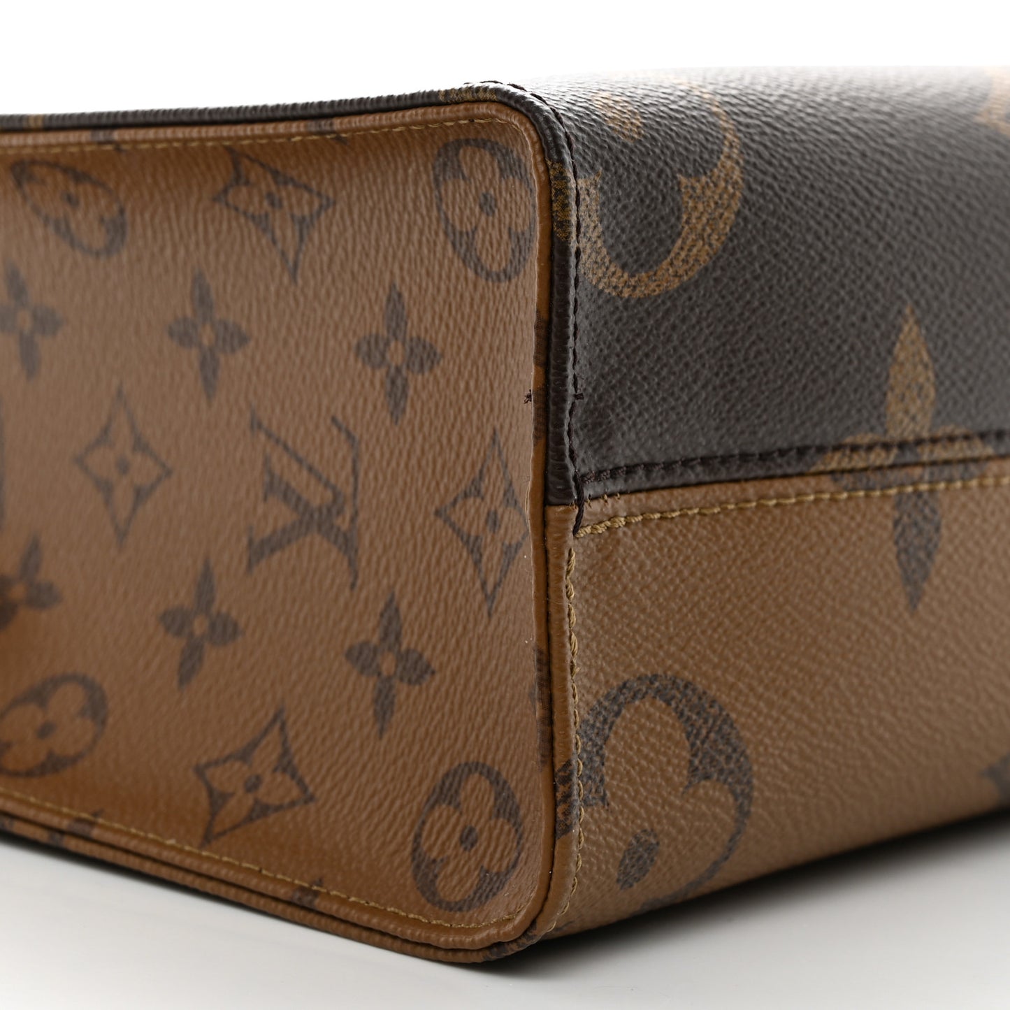 Reverse Monogram Giant Onthego PM