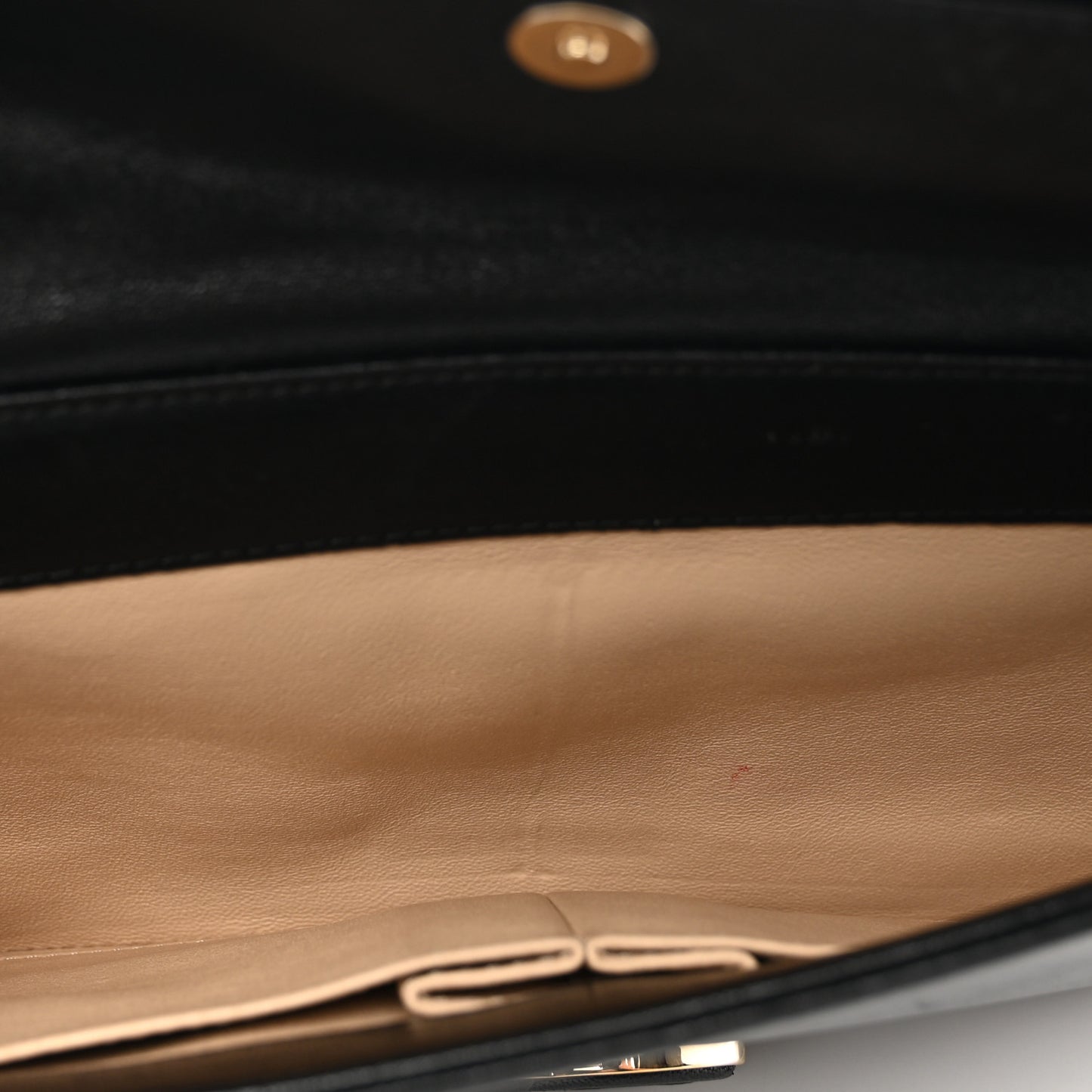 Sheepskin Chain CC Subtle Flap Black
