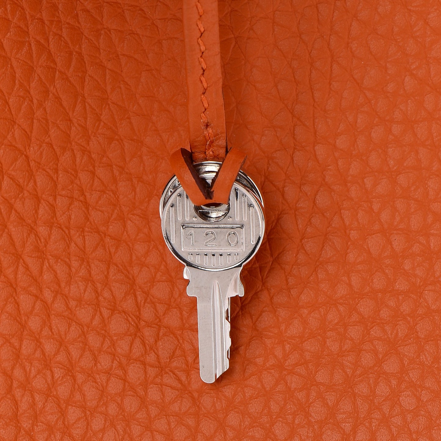 Taurillon Clemence Kelly Retourne 28 Orange