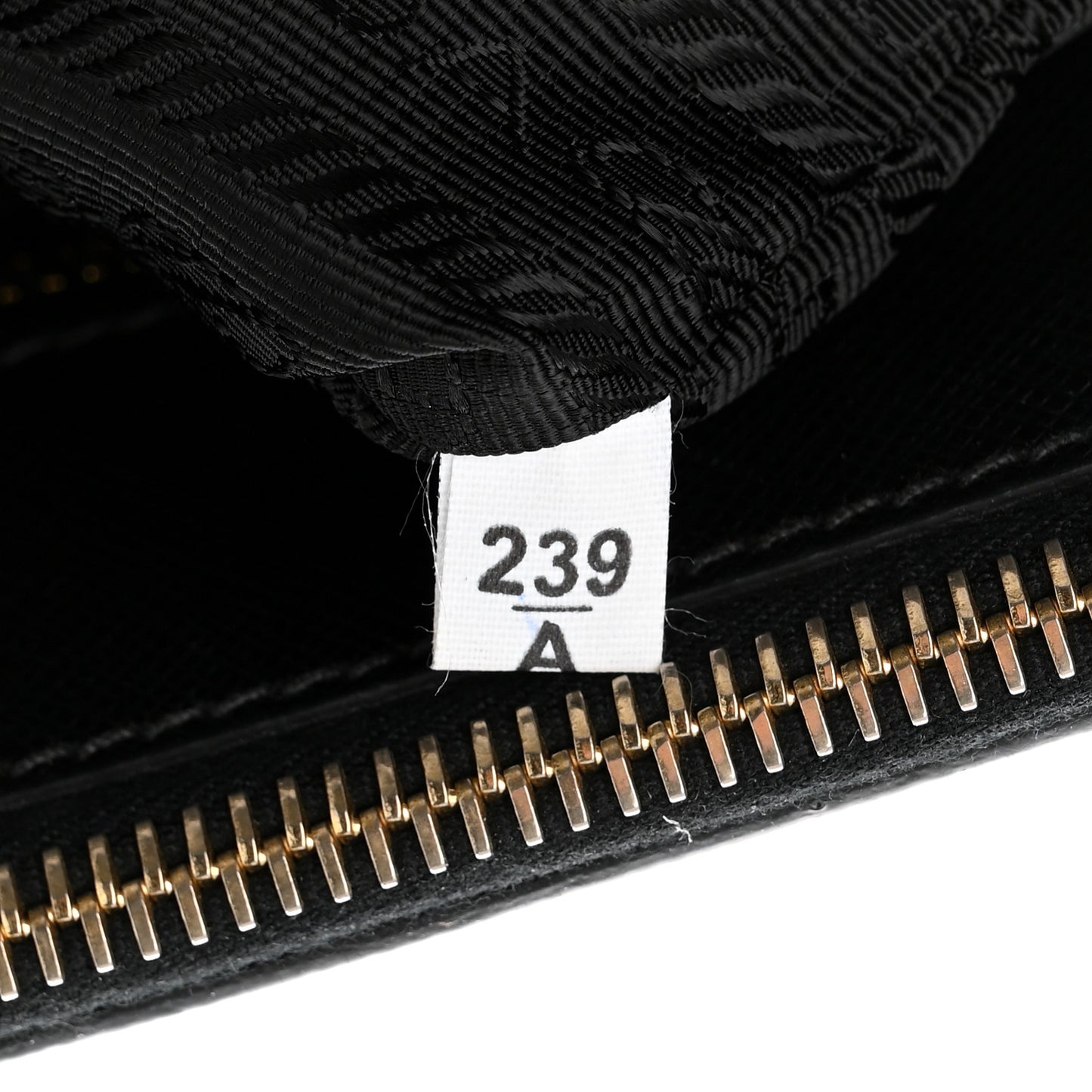 Saffiano Medium Galleria Double Zip Tote Black
