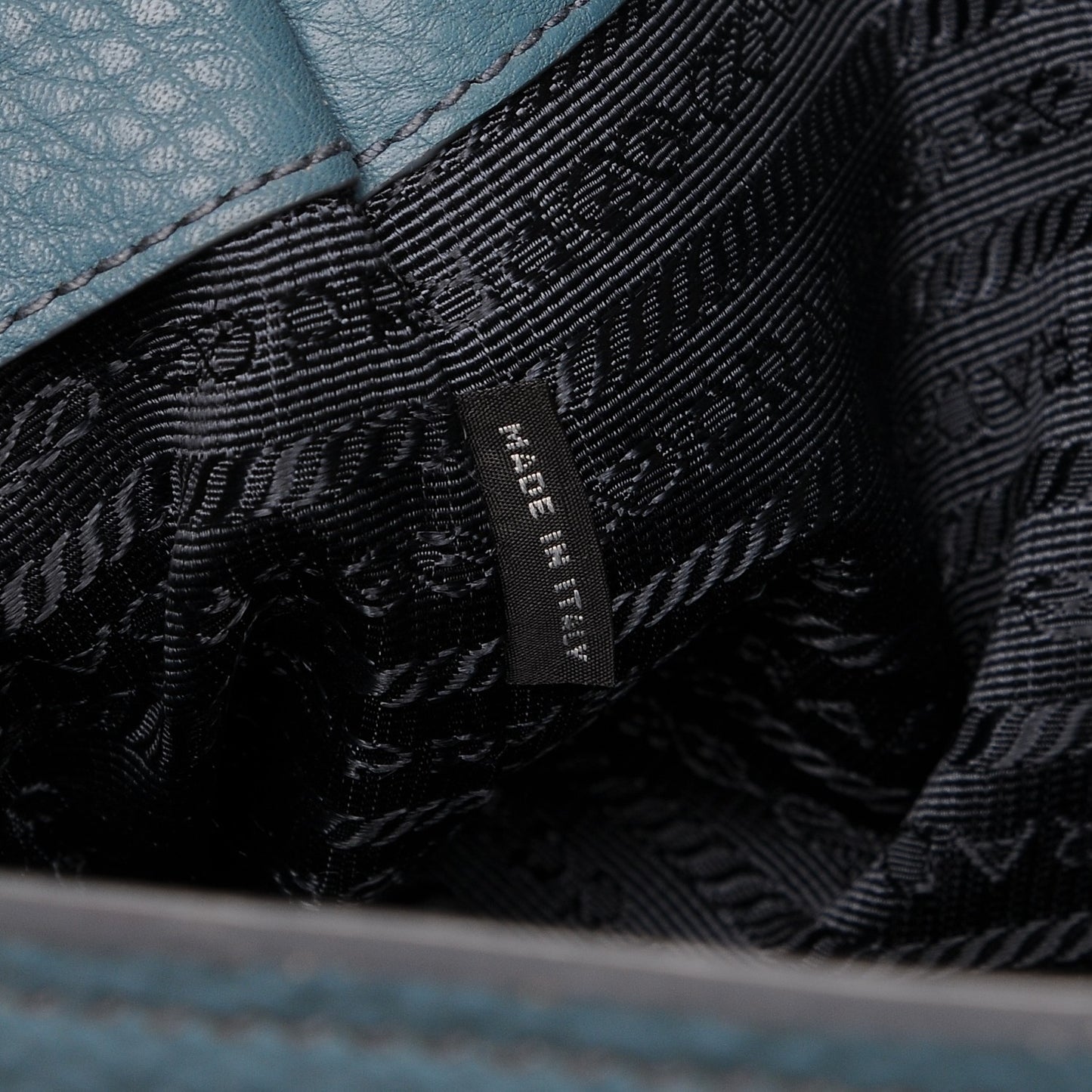 Vitello Daino Shopping Tote Marine