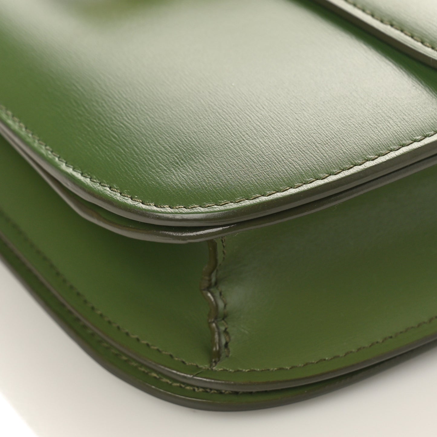 Box Calfskin Classic Box Medium Flap Bag Army Green