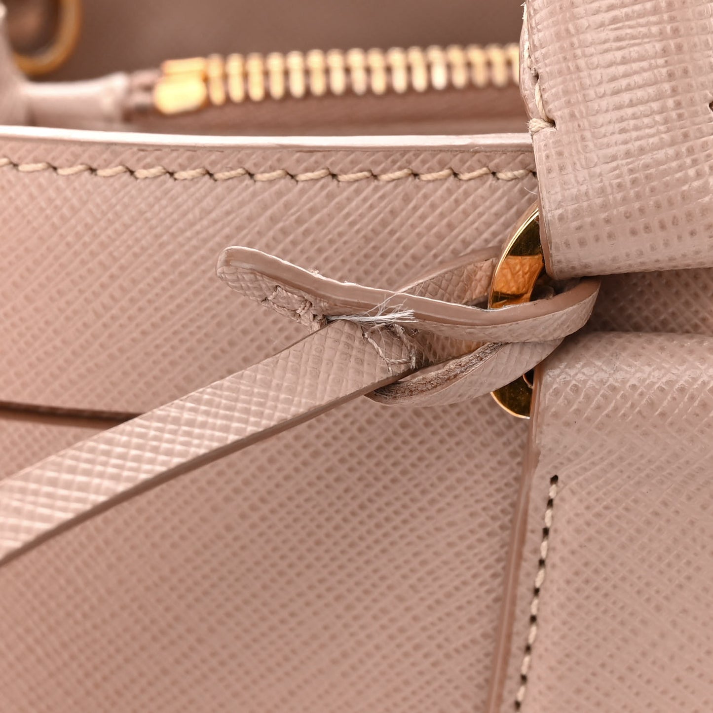 Saffiano Lux Medium Tote Cammeo