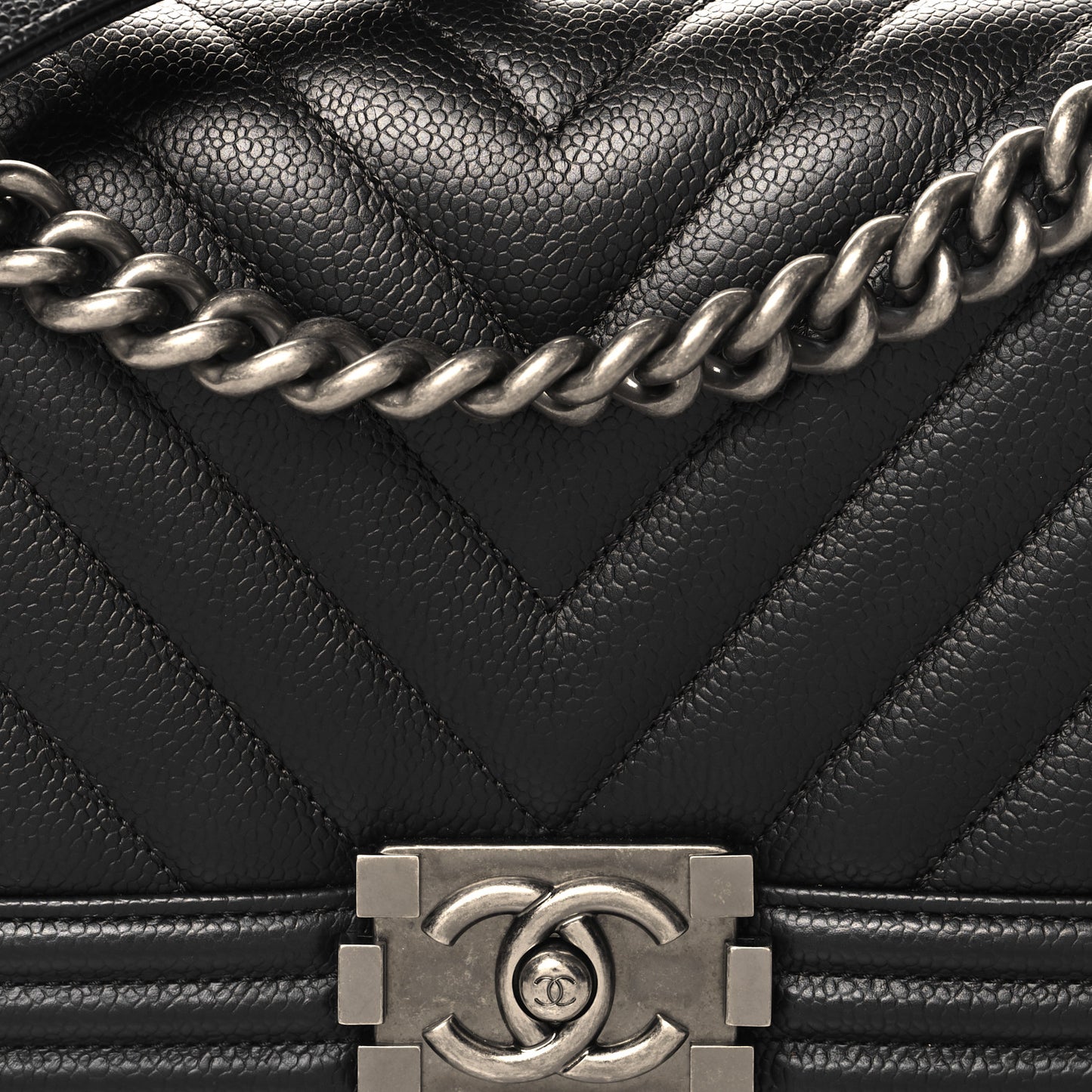 Caviar Chevron Quilted Medium Boy Flap Black