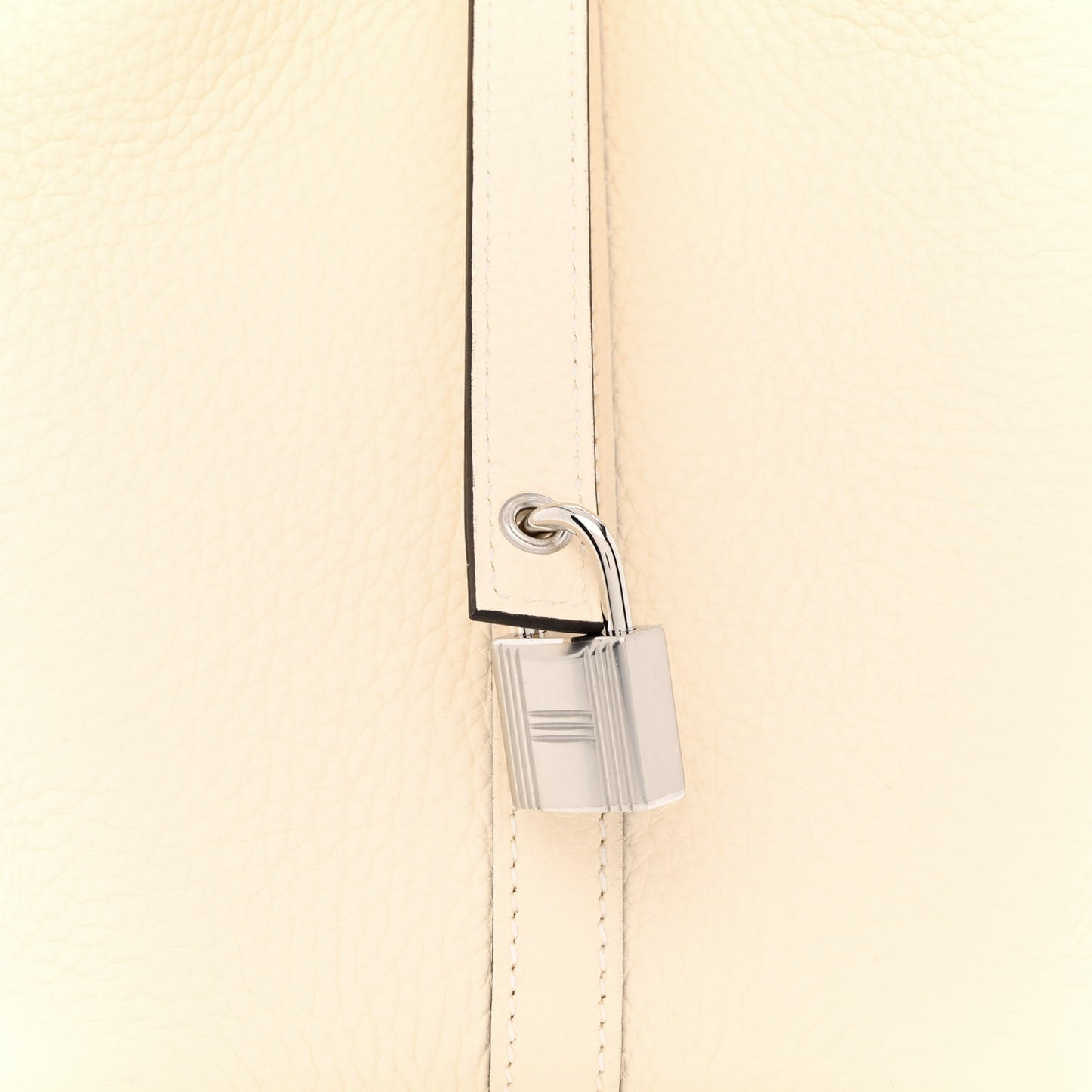 Taurillon Clemence Ostrich Touch Picotin Lock 18 PM Nata Trench