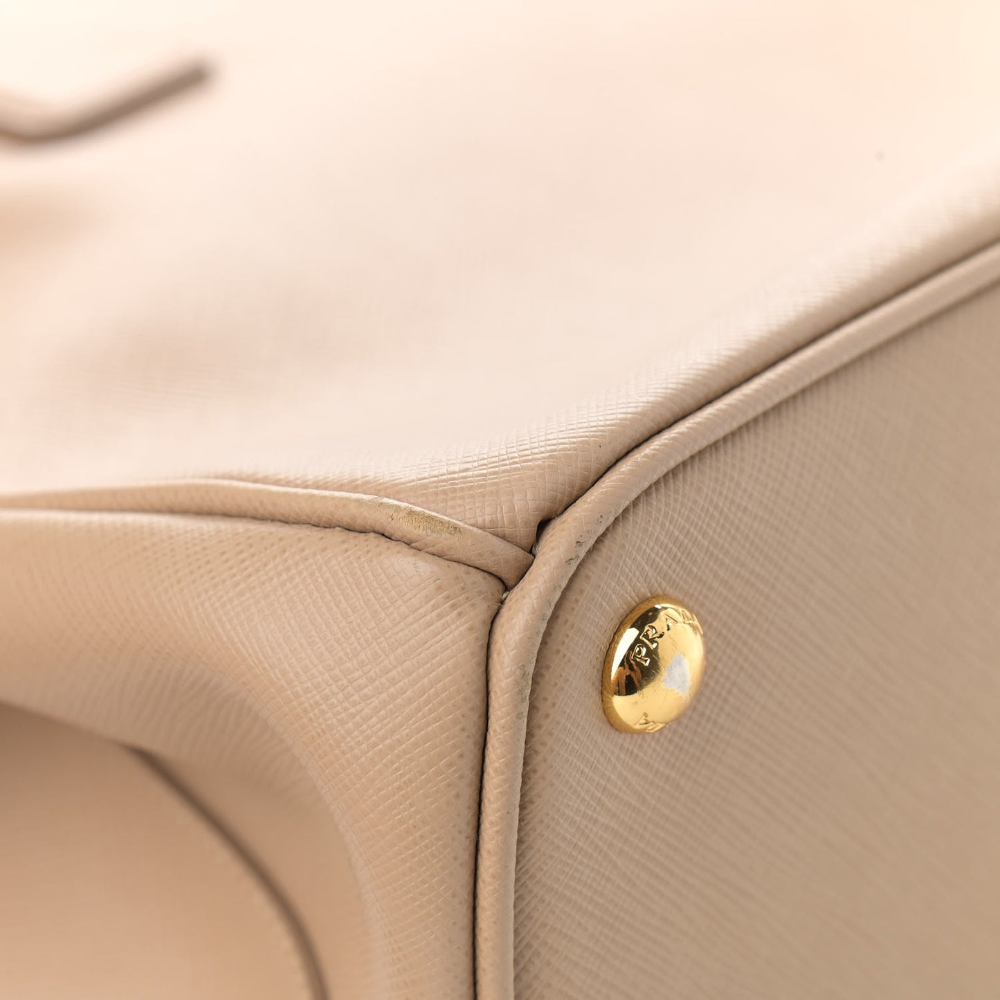 Saffiano Medium Galleria Double Zip Tote Sabbia