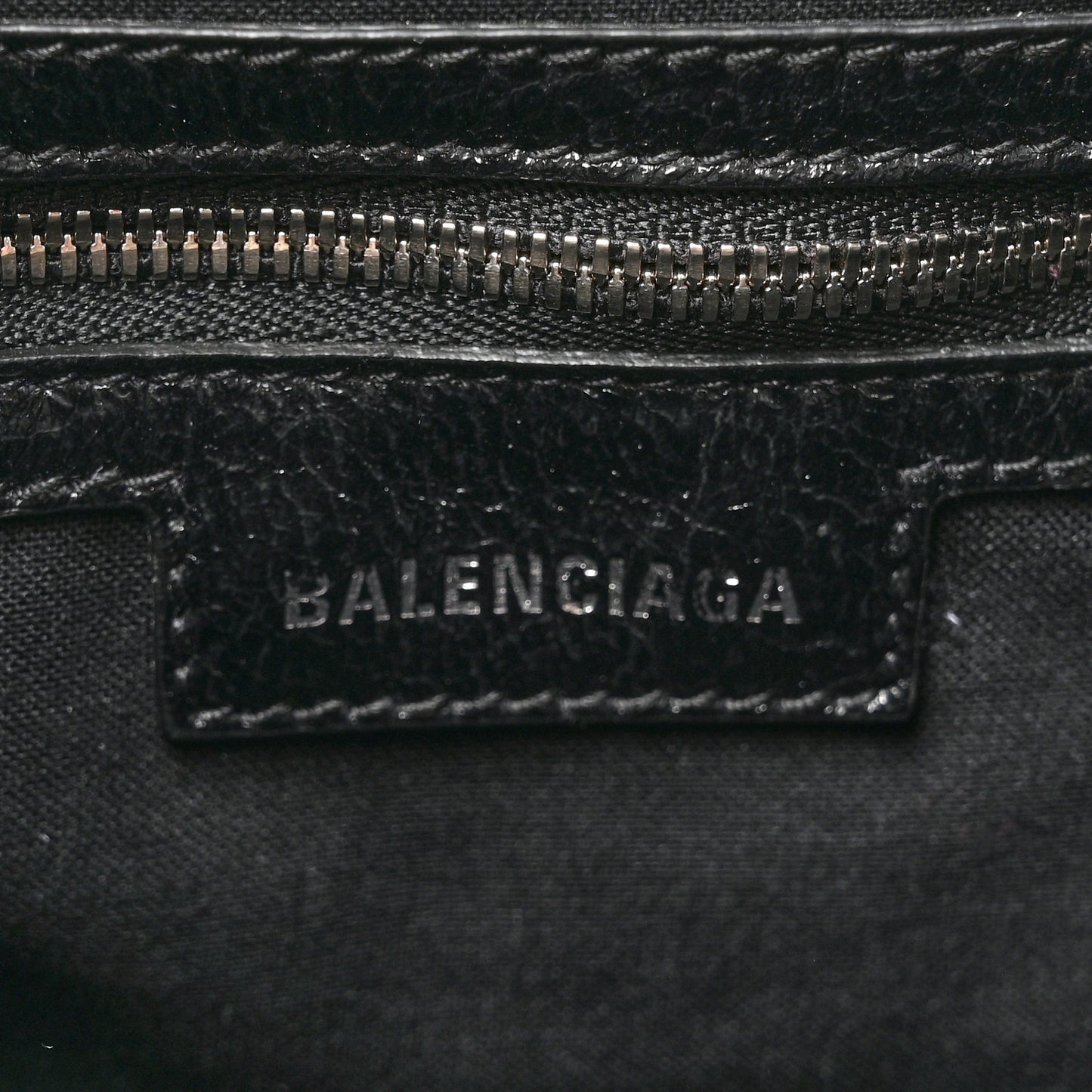 Agneau Arena Medium Le Cagole Shoulder Bag Black