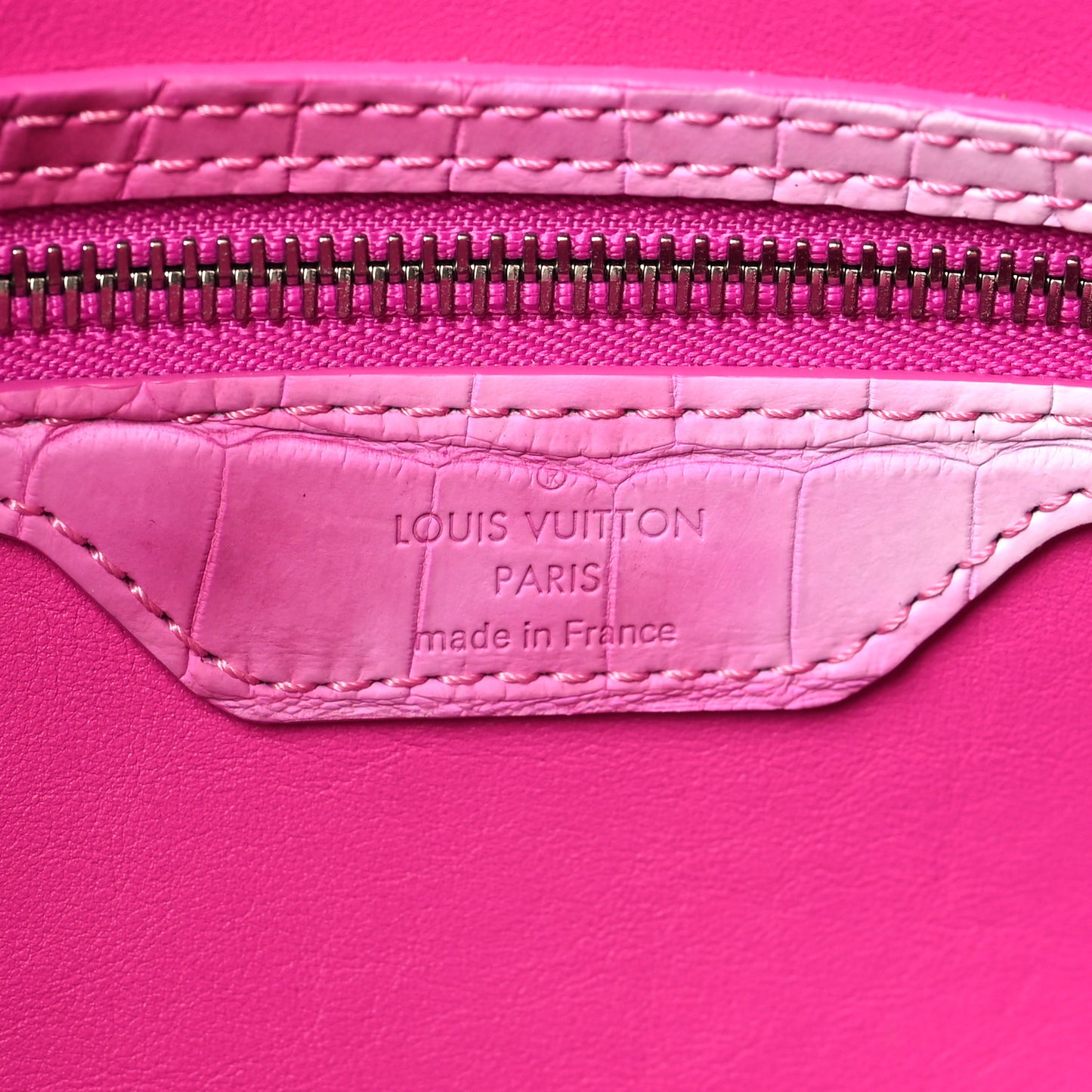 Matte Alligator Keepall Bandouliere 45 Fuchsia