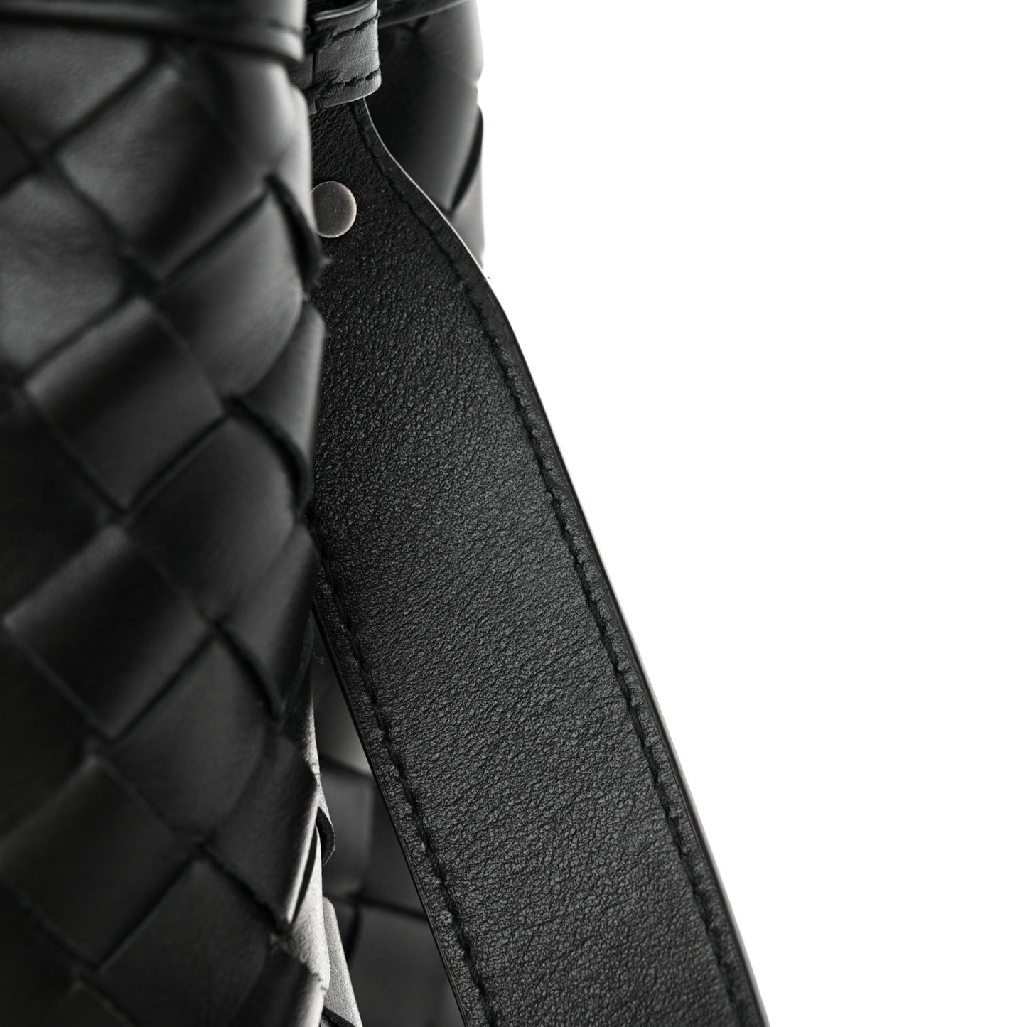 Calfskin Intrecciato Medium Andiamo Messenger Bag Black