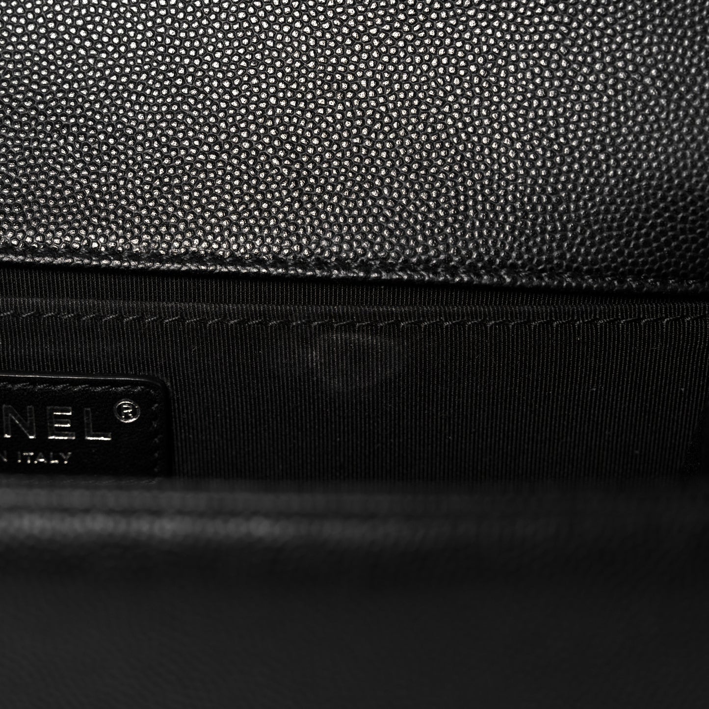 Caviar Quilted Medium Boy Flap Black