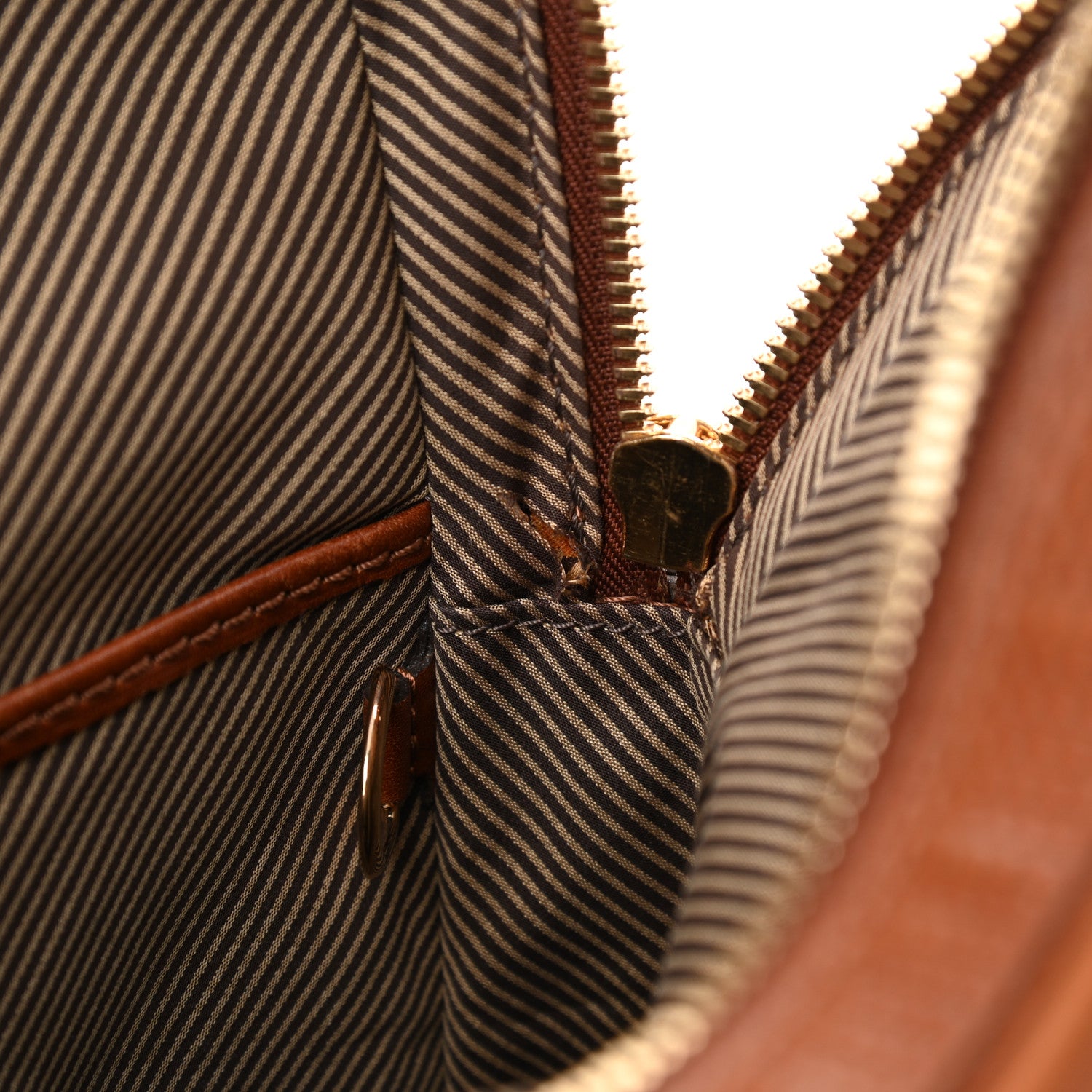 Louis Vuitton Bequia Trotter GM 19 of 20