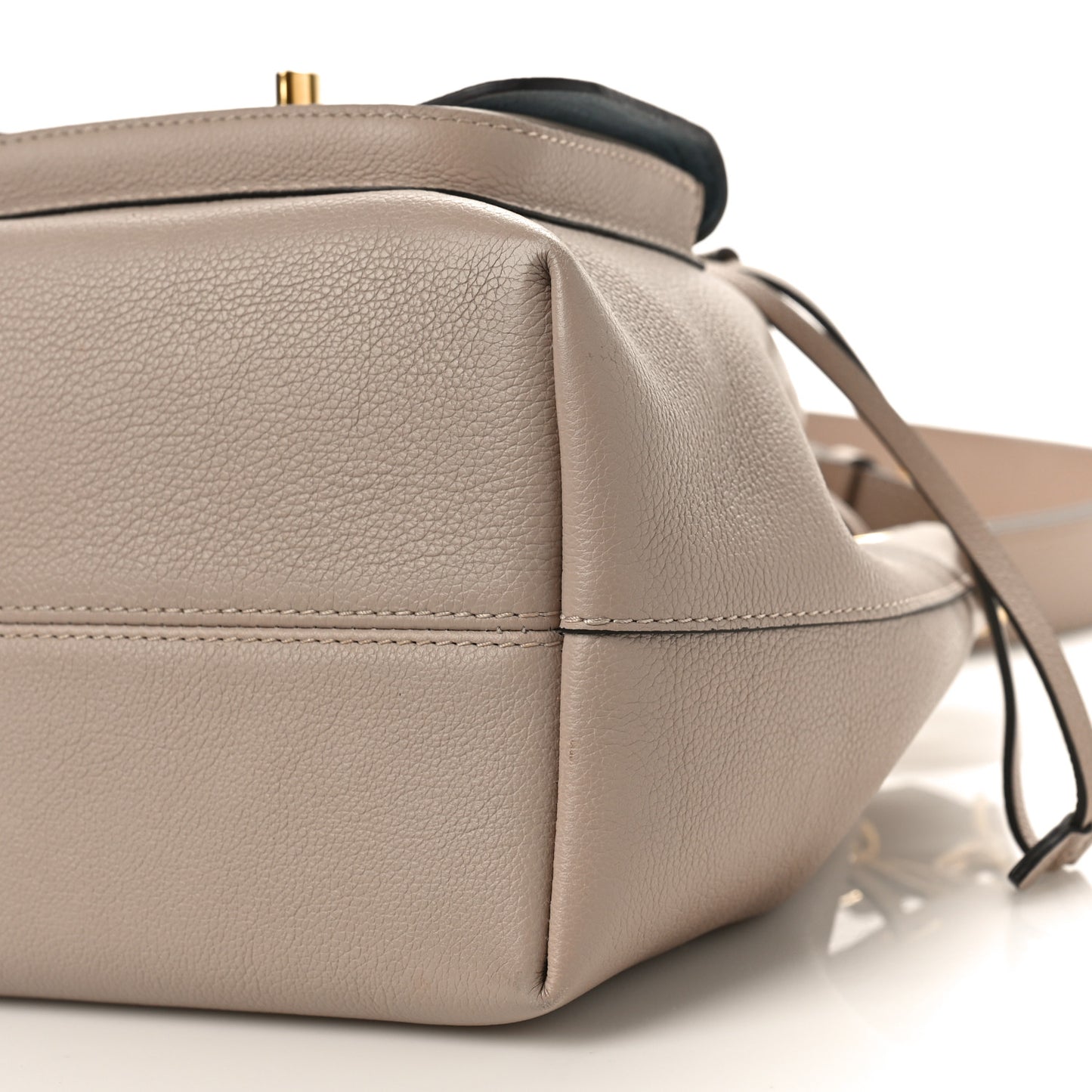 Calfskin Lockme Bucket MM Greige