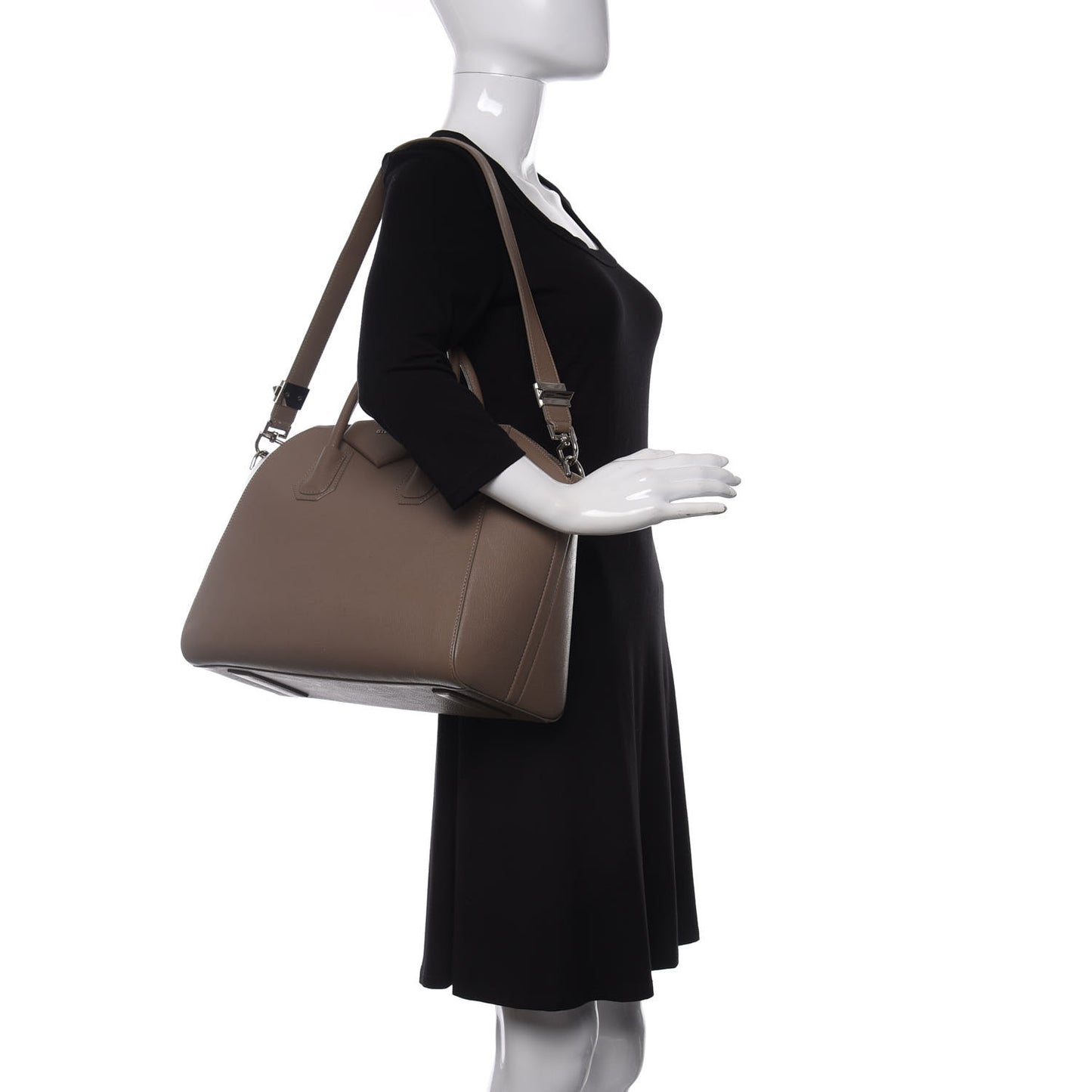 Sugar Goatskin Medium Antigona Sand