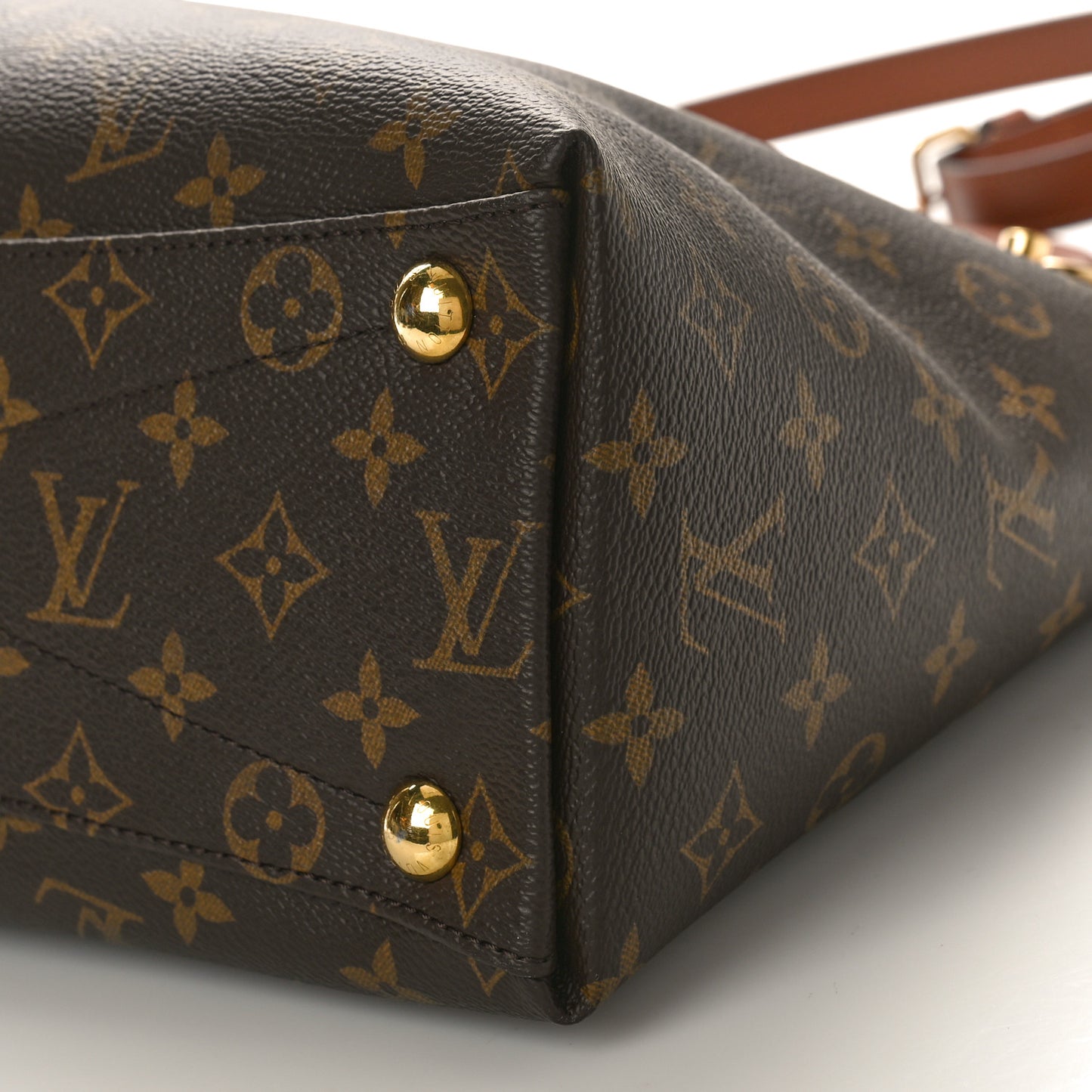 Monogram V Tote MM Black