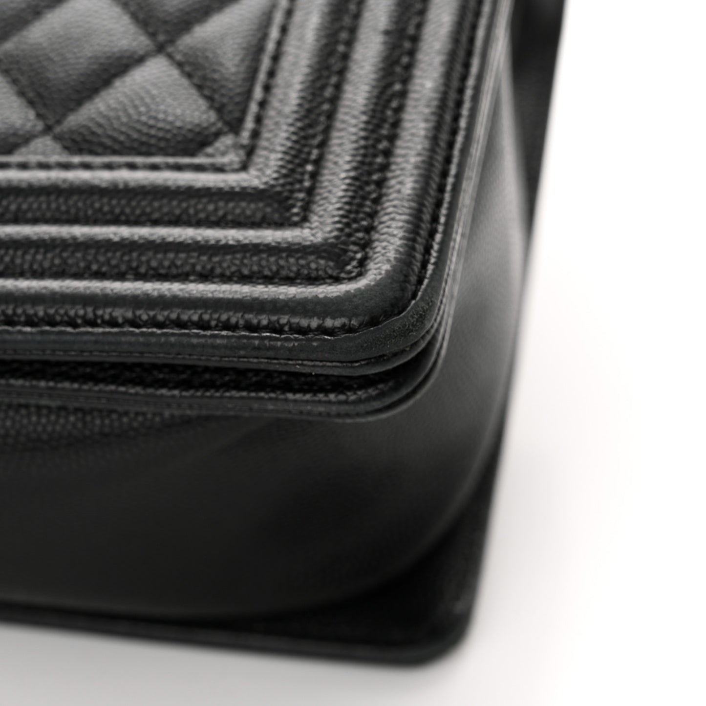 Caviar Quilted New Medium Boy Flap Black