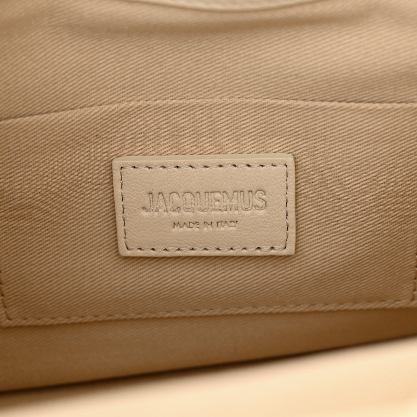 Smooth Calfskin La Pochette Rond Carre Light Ivory