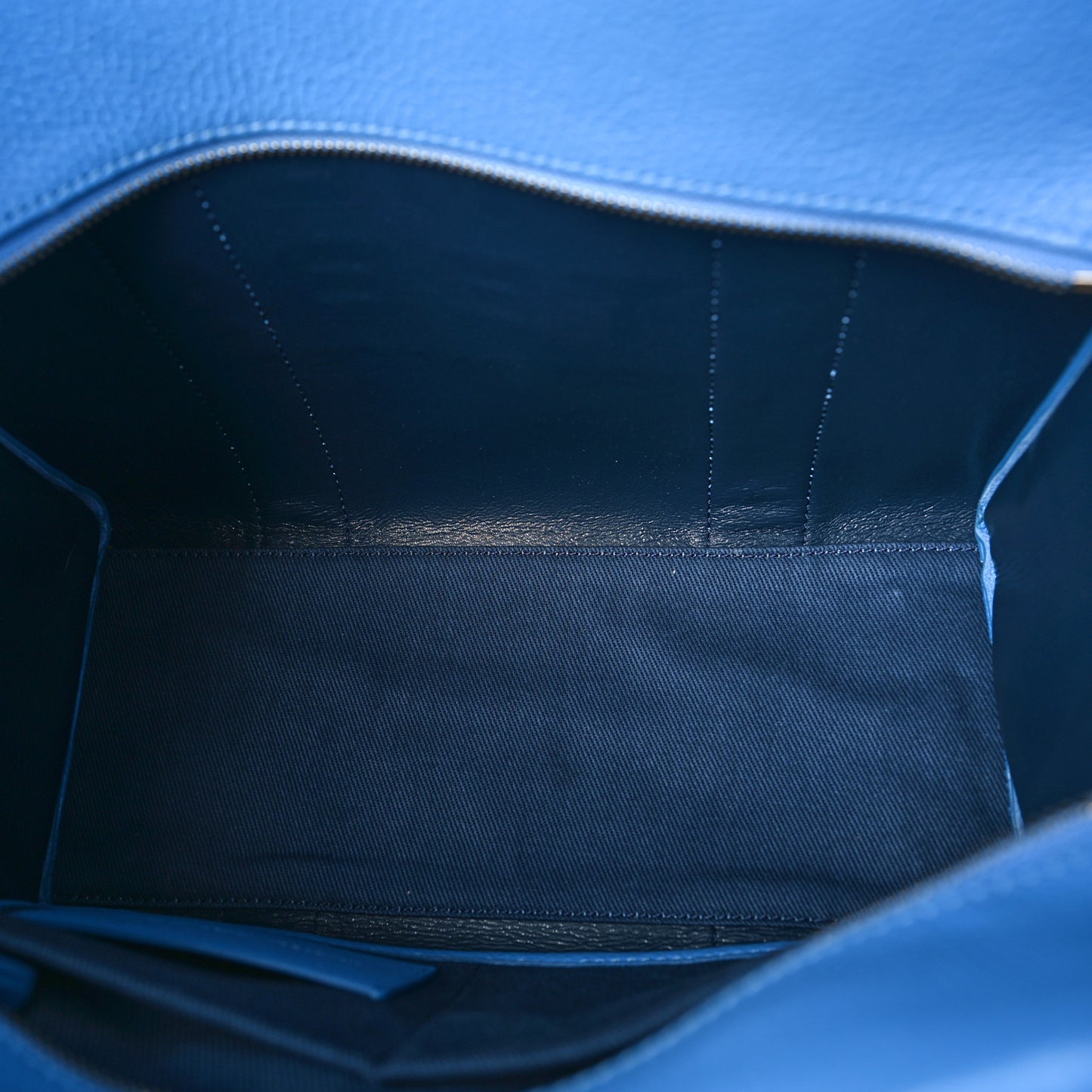 Grained Calfskin Medium The Tote Bag Spring Blue