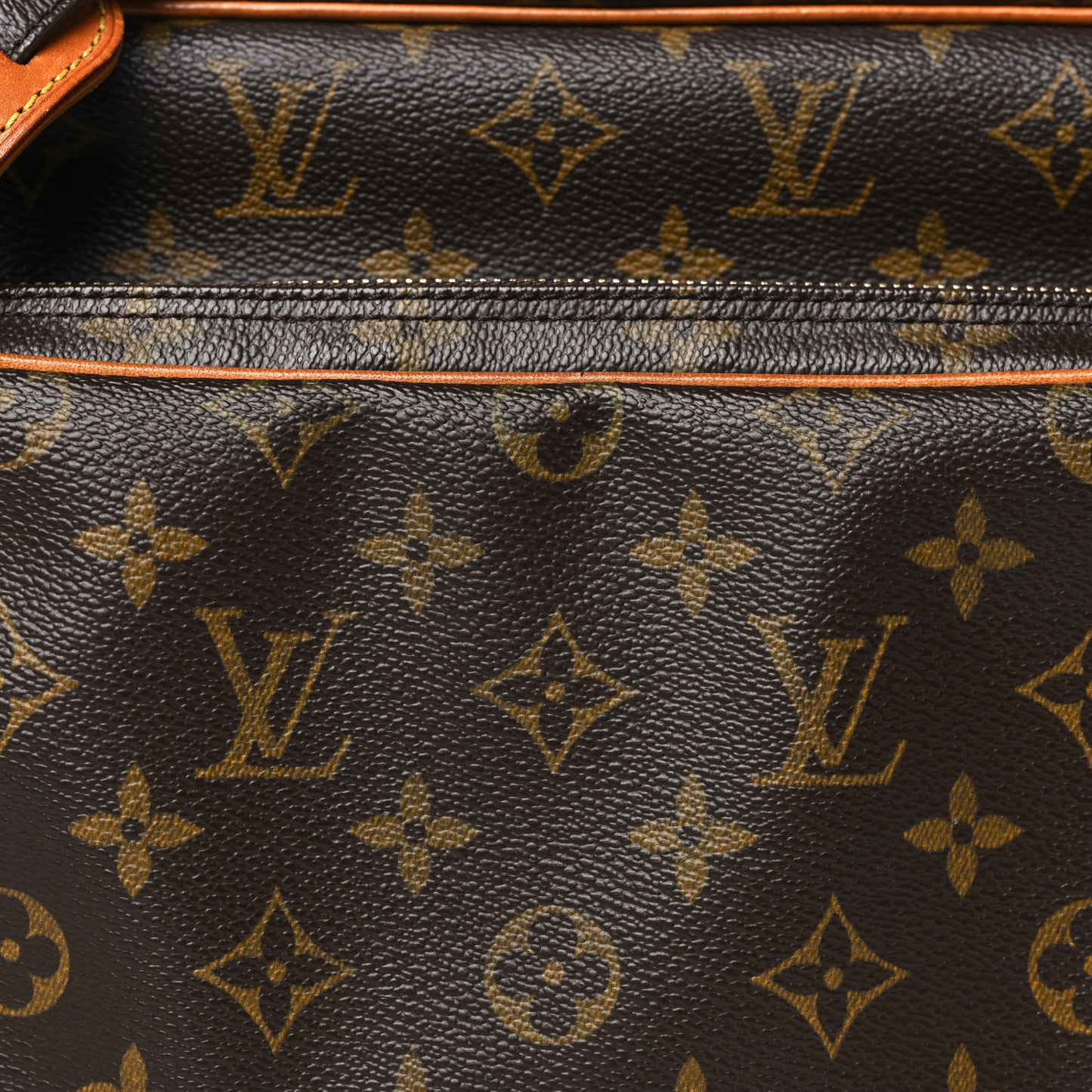 Monogram Nil 28