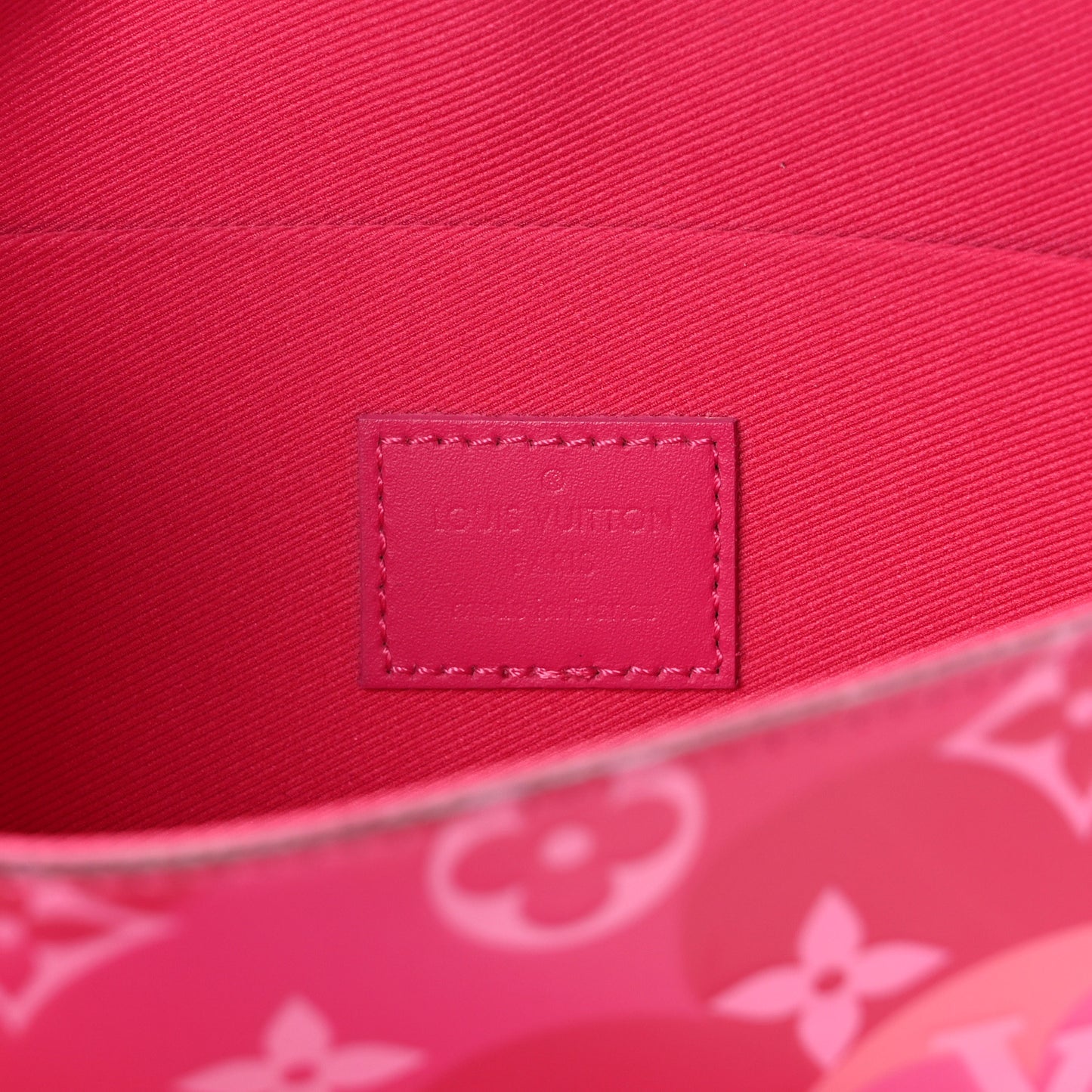 Vernis Valentine Pochette Felicie Chain Wallet Fuchsia