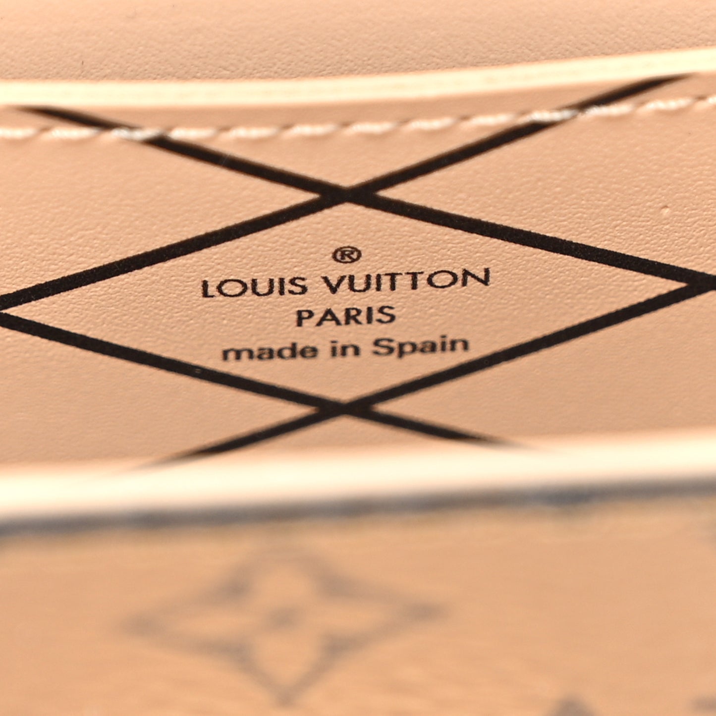 Reverse Monogram Essential Trunk Black