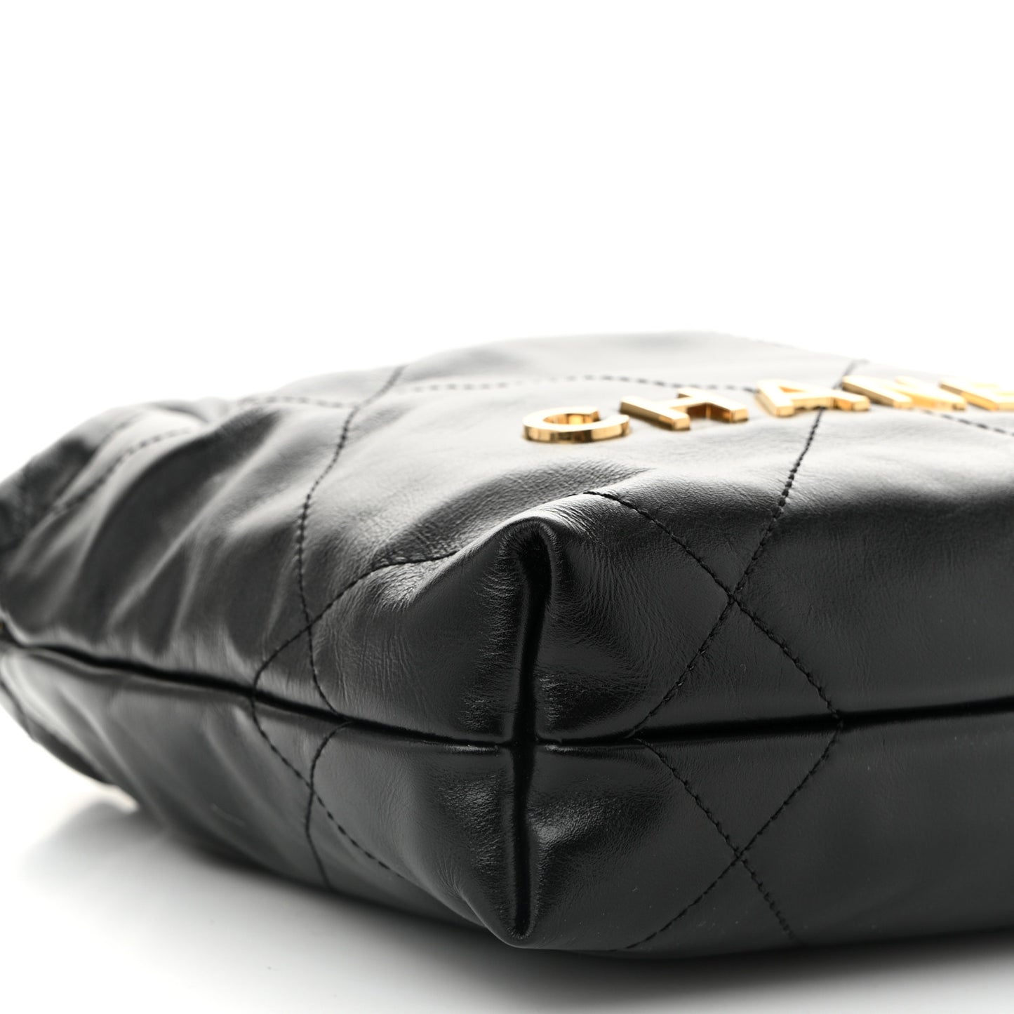 Shiny Calfskin Quilted Pearl CC Chain Mini Chanel 22 Black