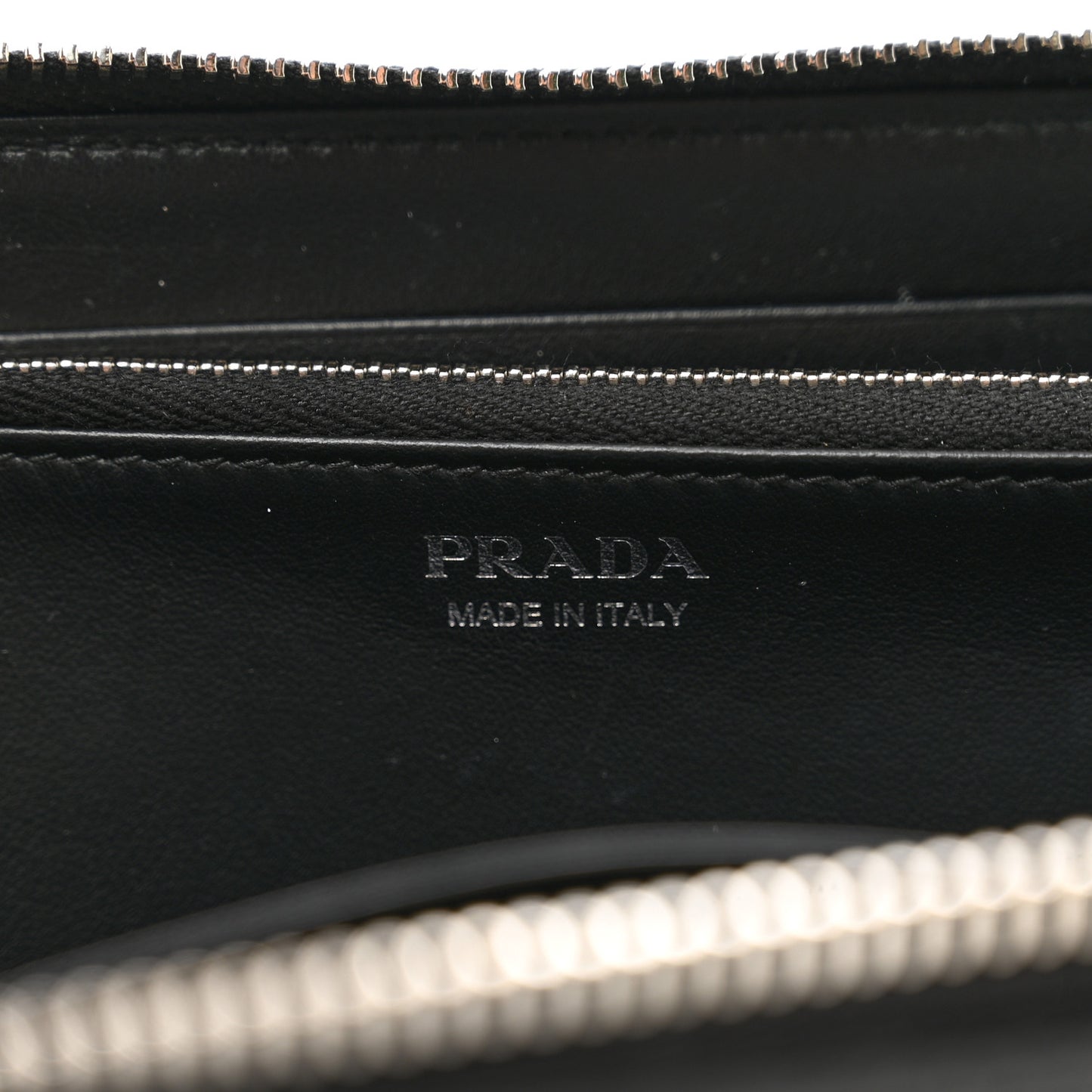 Vitello Daino Triangle Zip Around Wallet Black