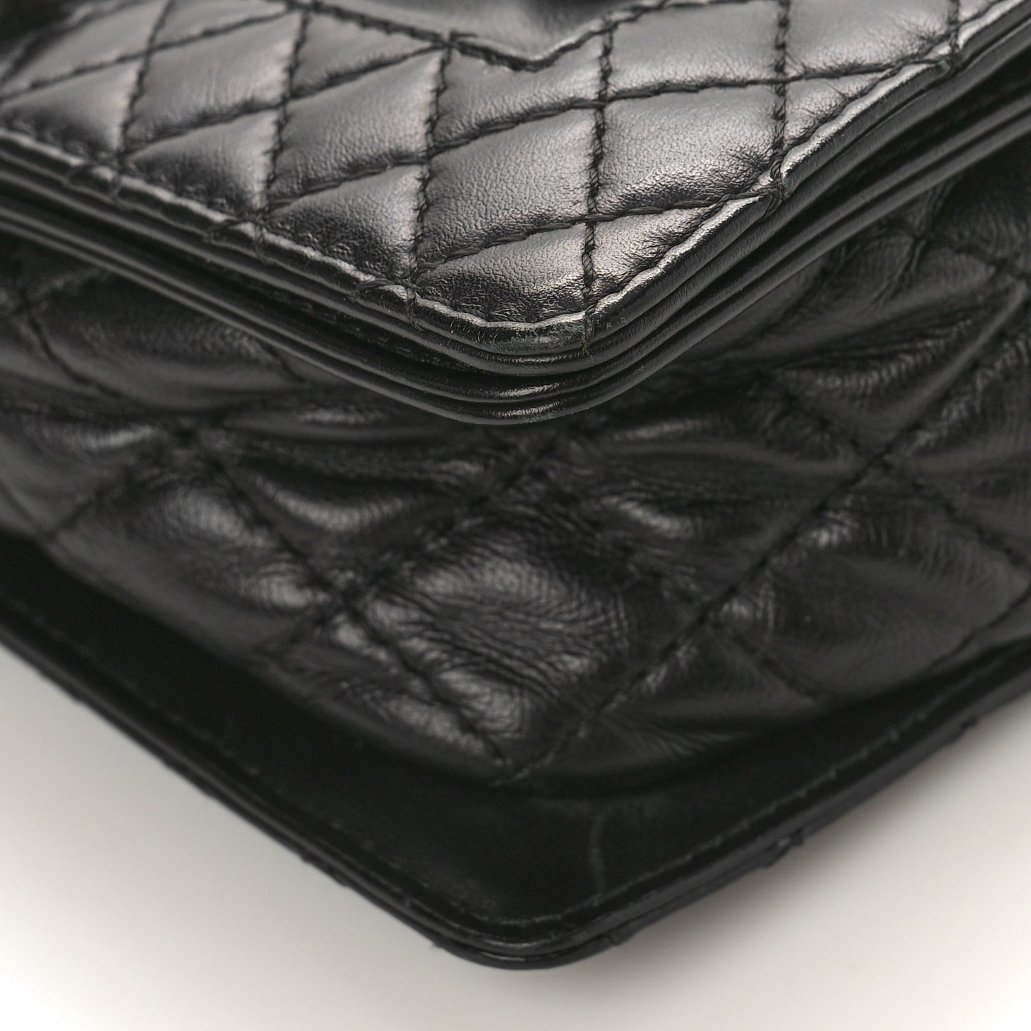 Calfskin Enchained Medium Boy Flap Black