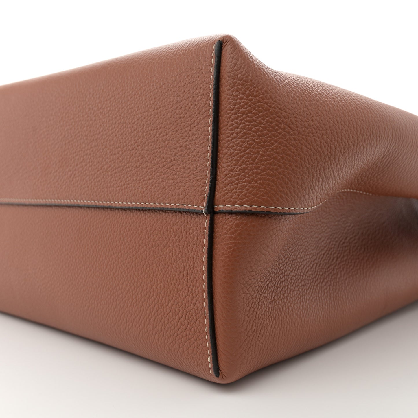 Grained Calfskin Triomphe Medium Cabas Anais Tan