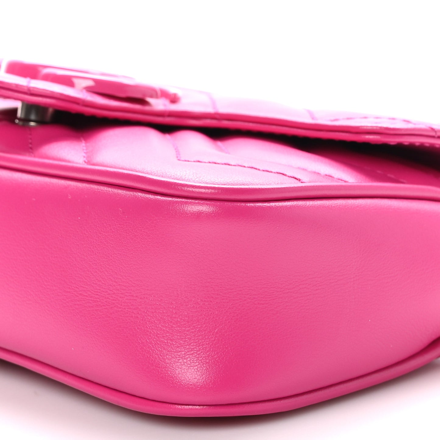 Calfskin Matelasse Monochrome GG Marmont Chain Belt Bag Classic Fuxia