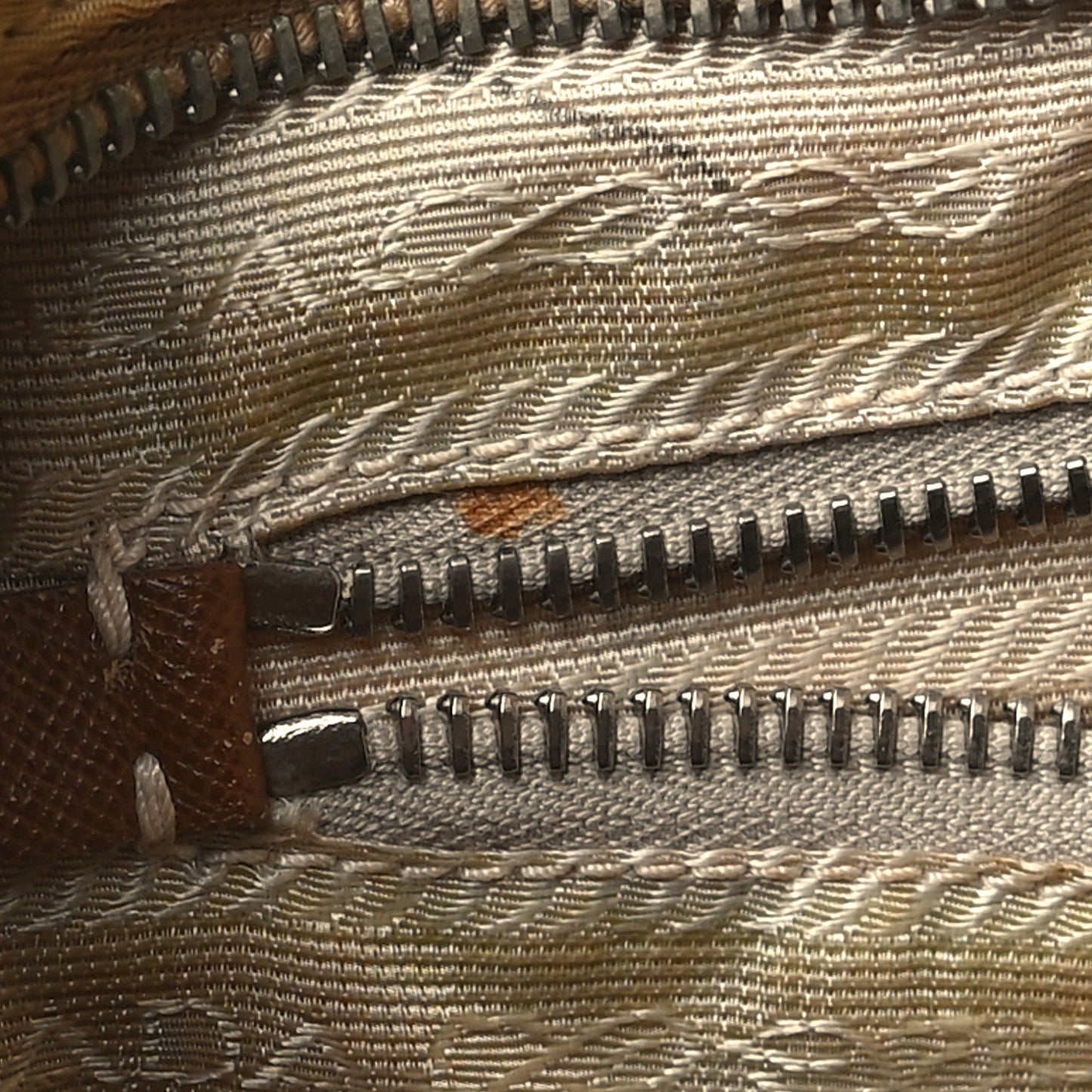 Tessuto Nylon Messenger Bag Beige