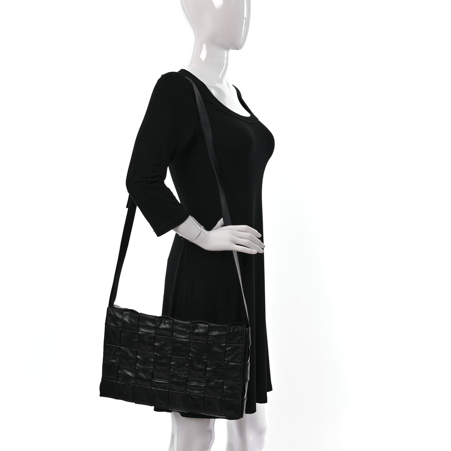 Paper Calfskin Maxi Intreccio Large Cassette Crossbody Bag Black
